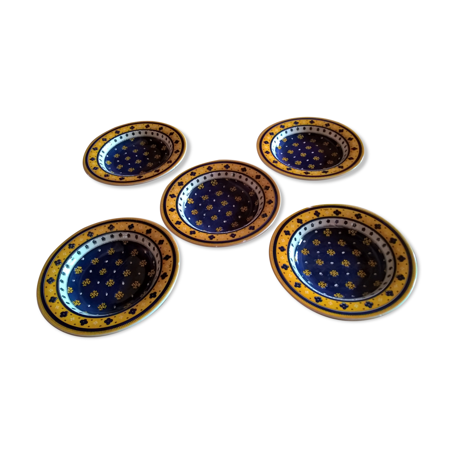 5 Provençal-style plates