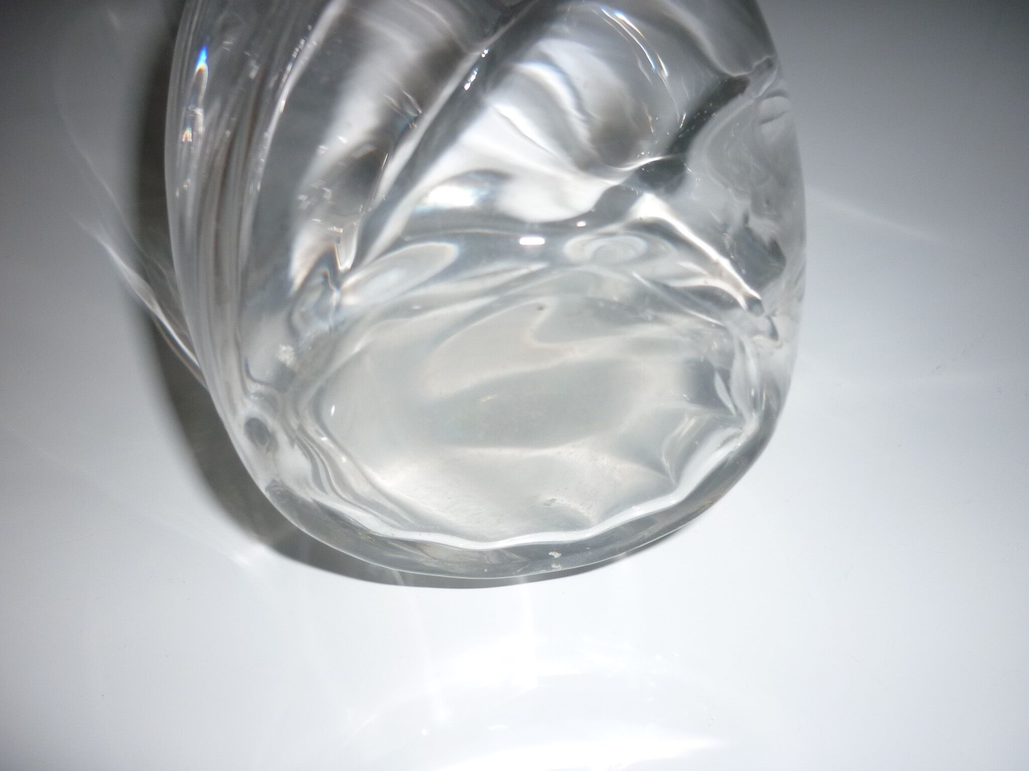 Corrugated neck glass decanter