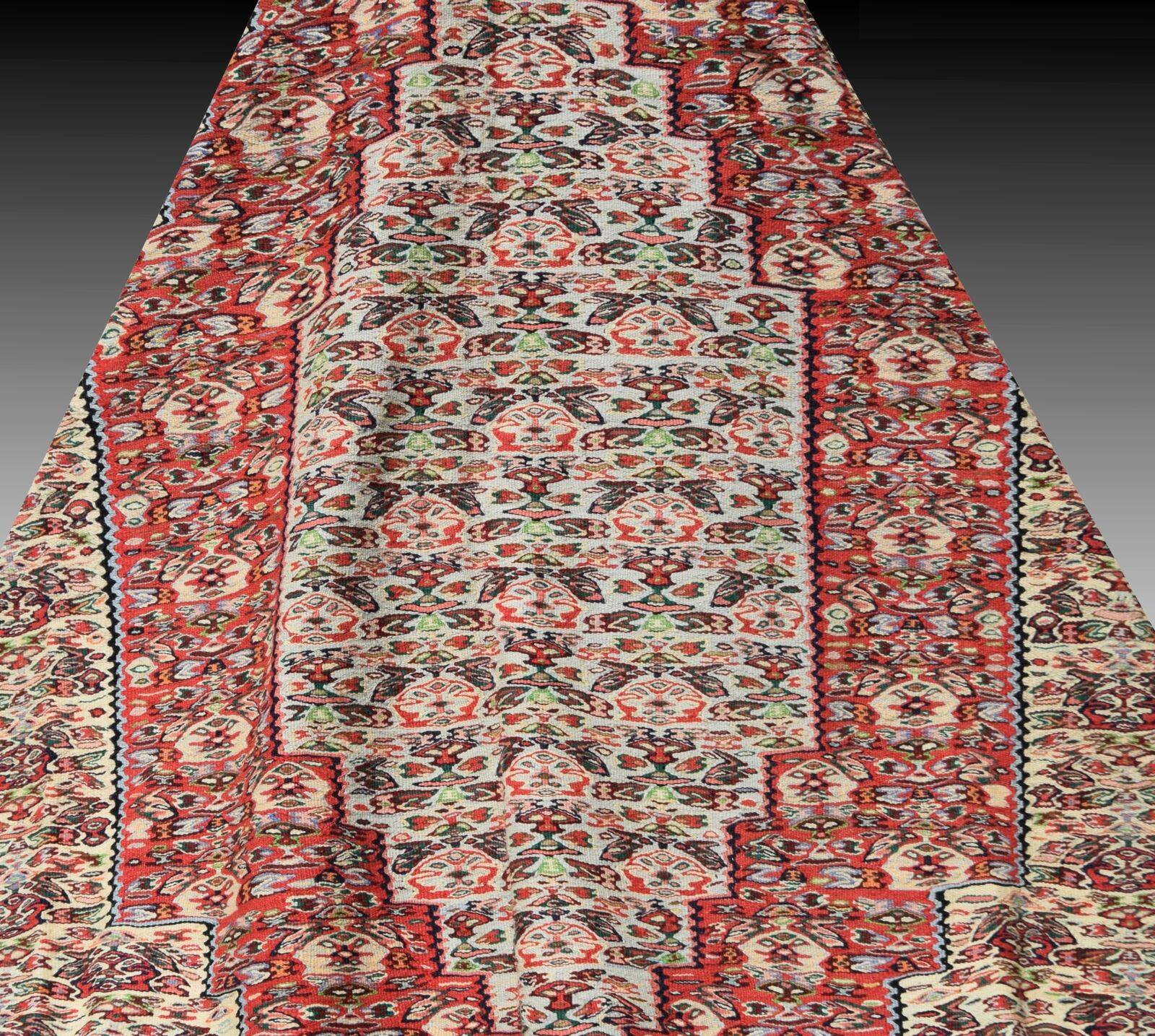 Kilim Rug: Senneh Iran: 2.95 x 2.00 metres - "Galerie Sardje"