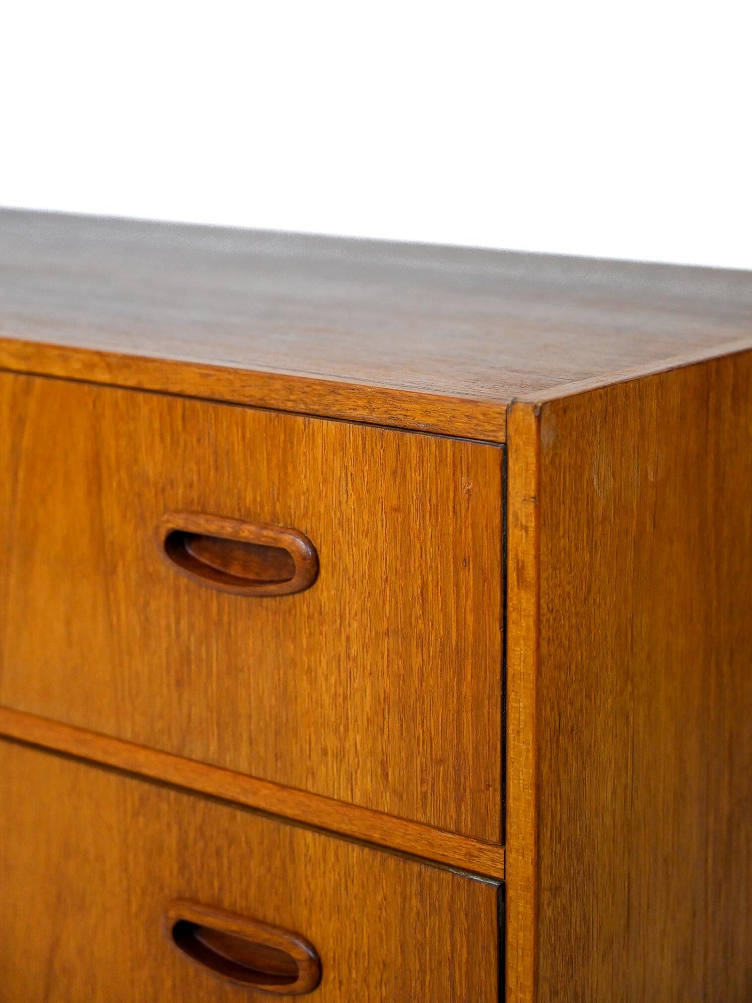 Scandinavian chest of drawers
