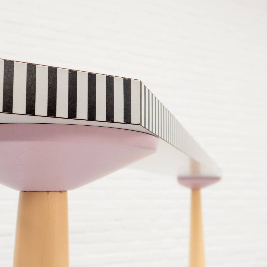 Console murale Memphis des années 1980