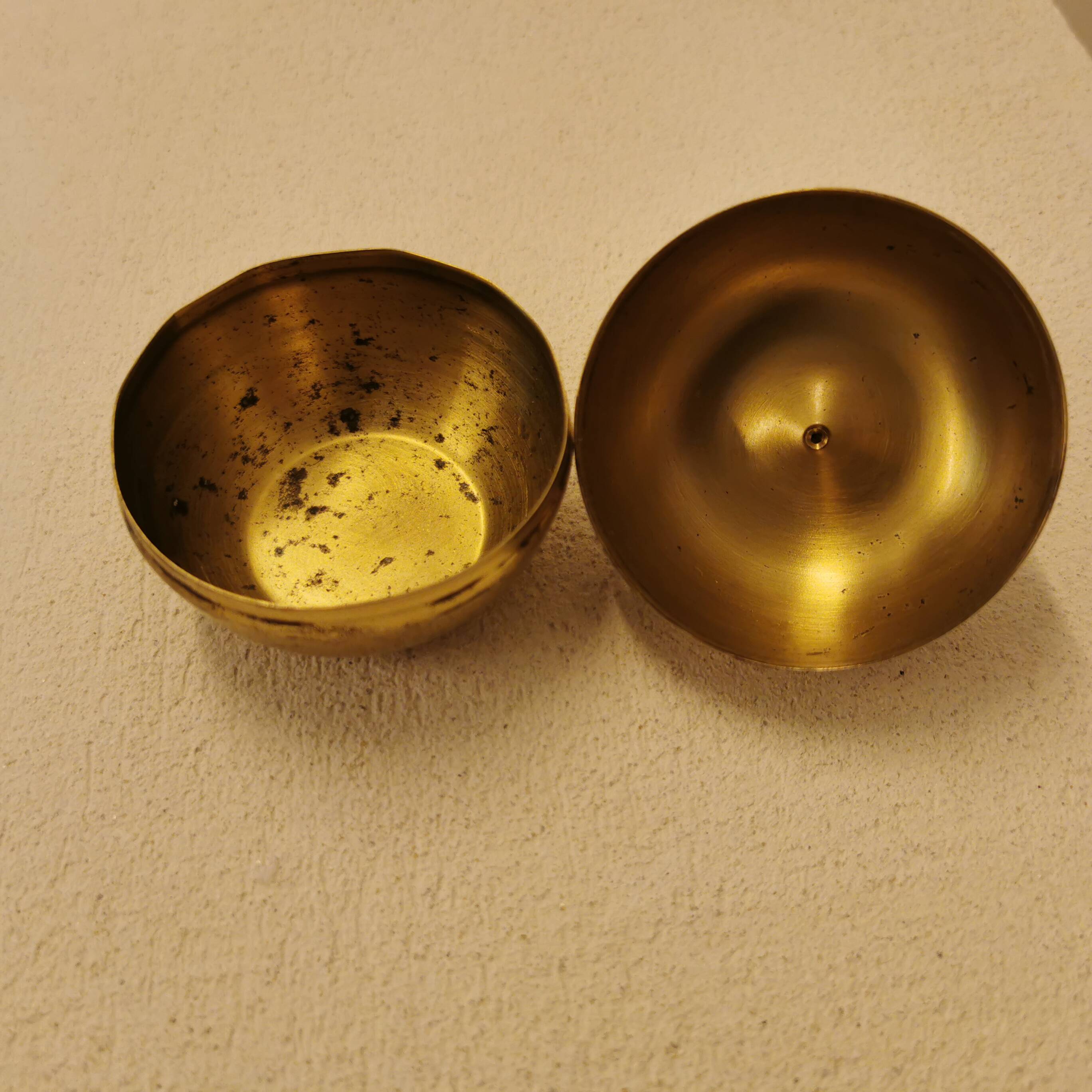 Small apple-shaped candy box