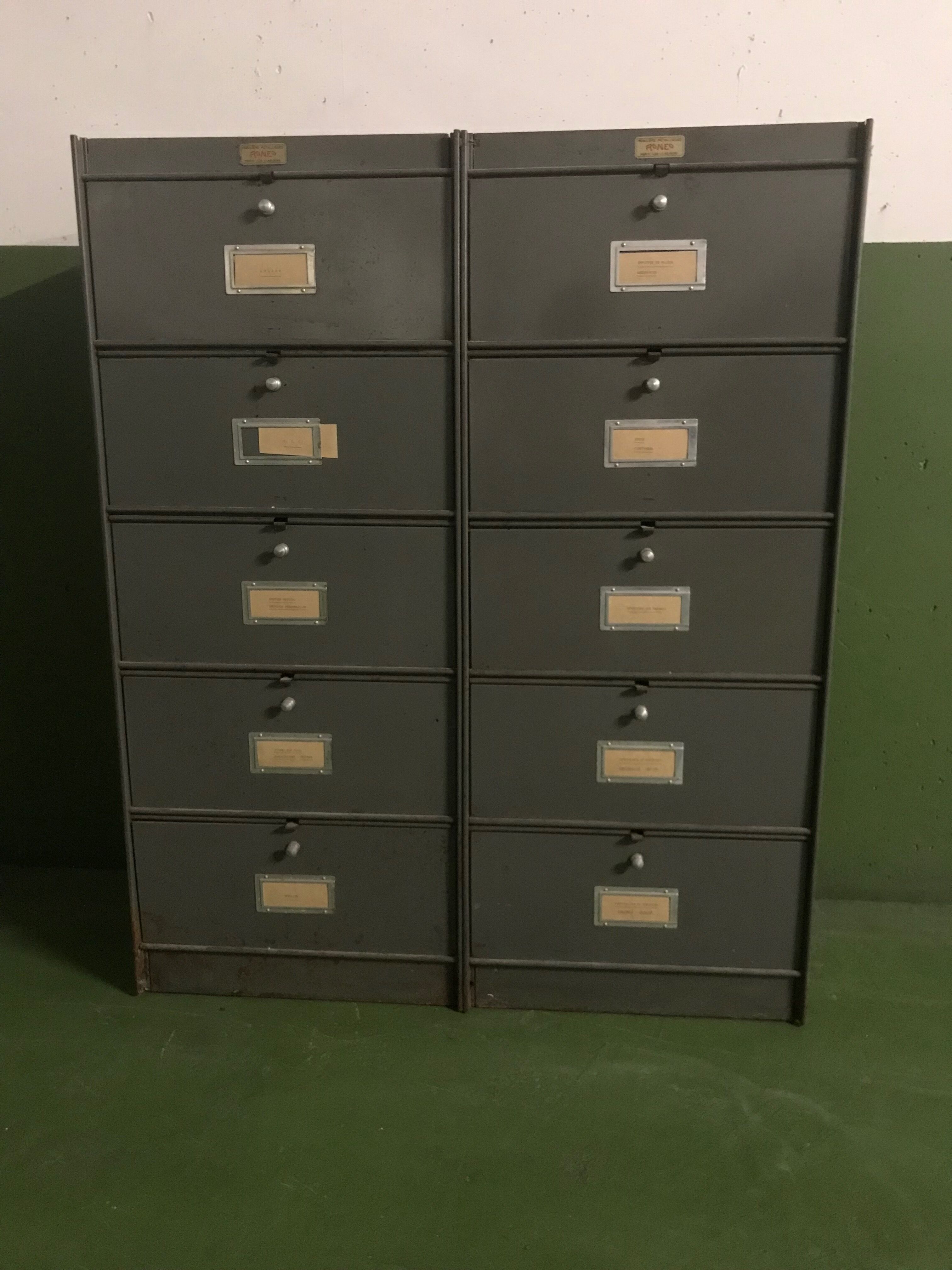 Metal clamshell furniture