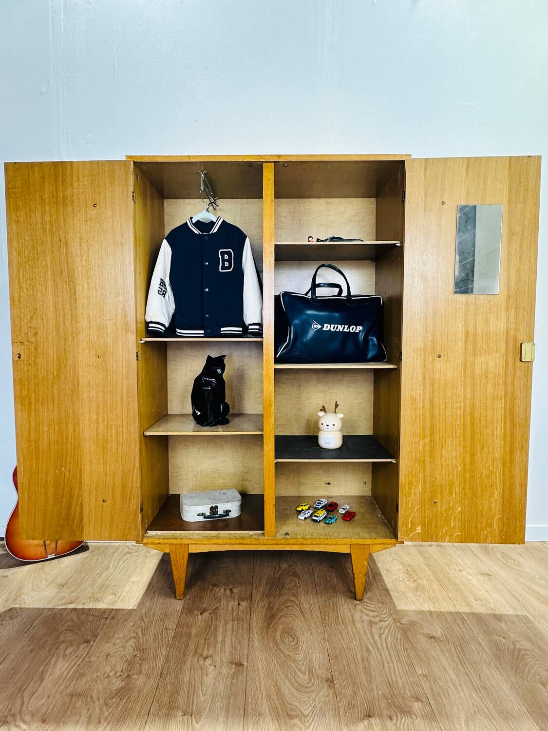 Armoire vintage