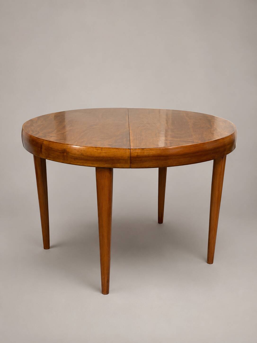 Vintage extendable round table, French made from the 1960s/70s.