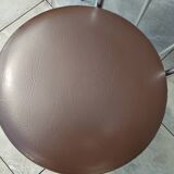 3 Chaises en skaï marron chocolat des années 1960-1970, estampillées.