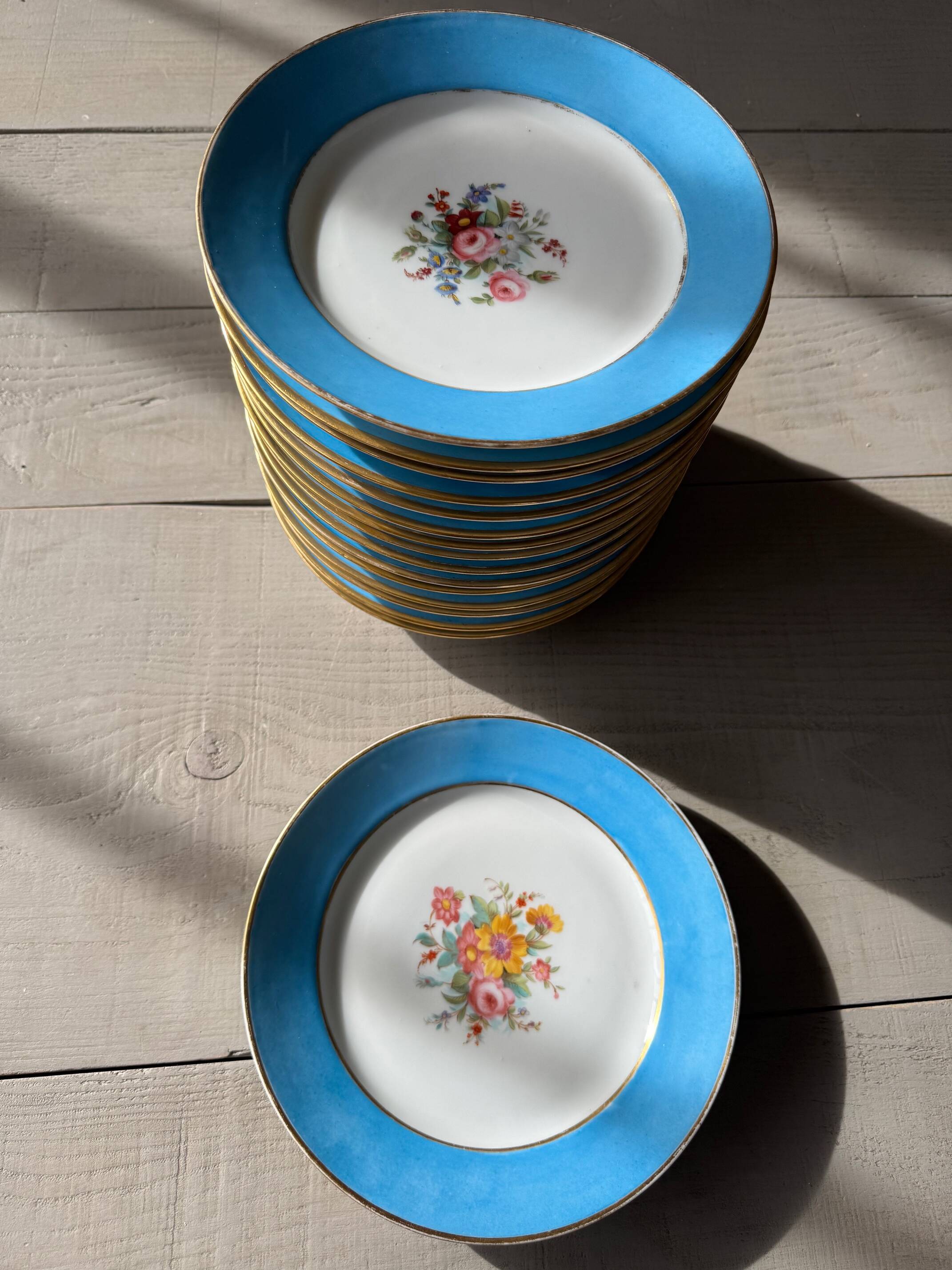 Service ancien de style Napoléon 3– 35 assiettes & pièces de présentation
