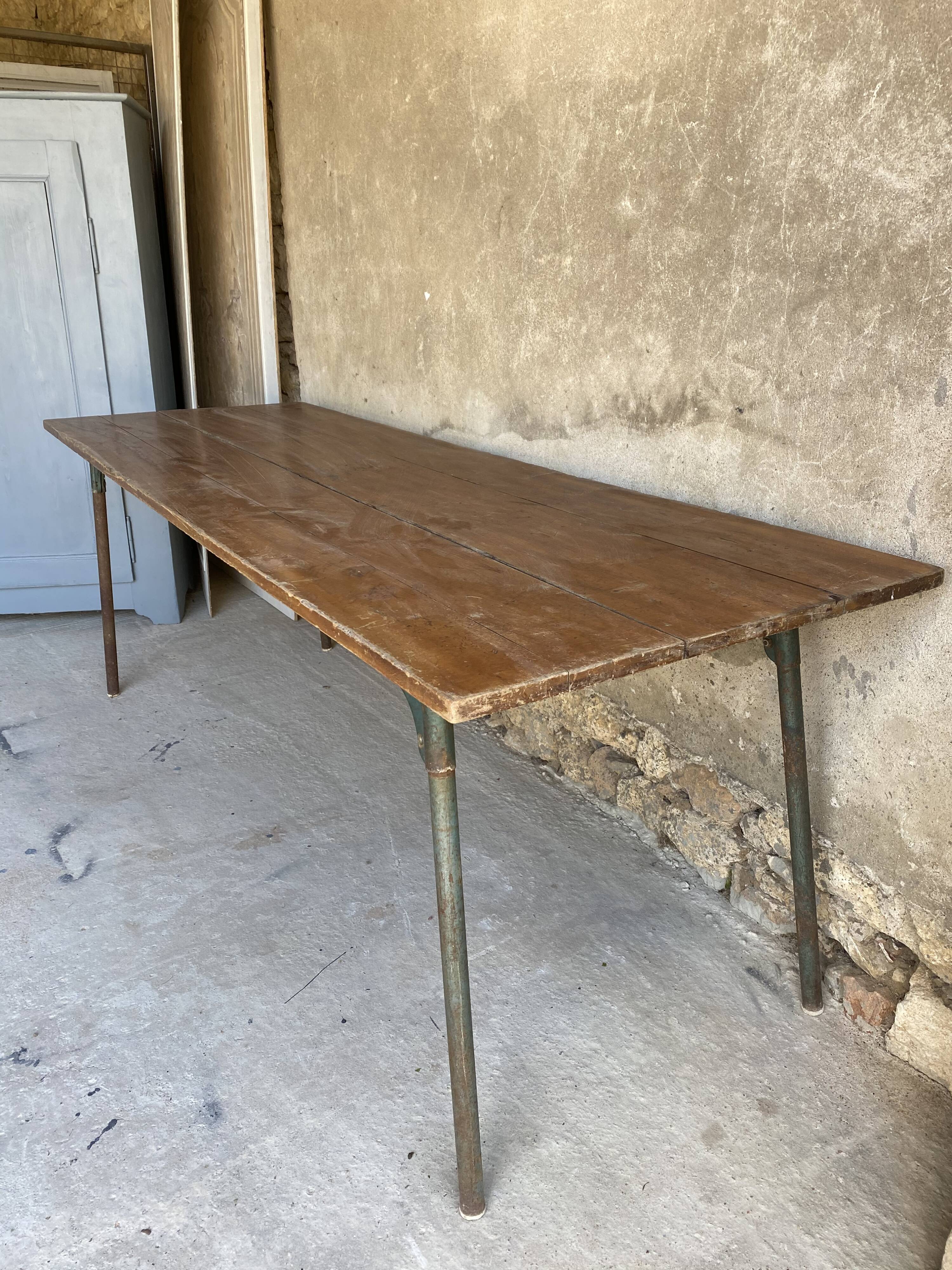 Folding guinguette table