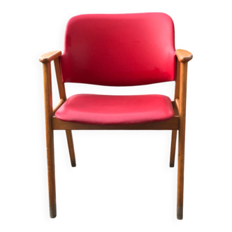 Red office chair in faux leather and wood, Mid-Century style (1960s)