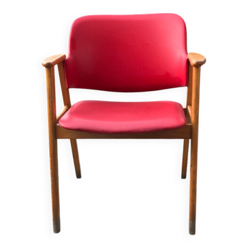 Red office chair in faux leather and wood, Mid-Century style (1960s)