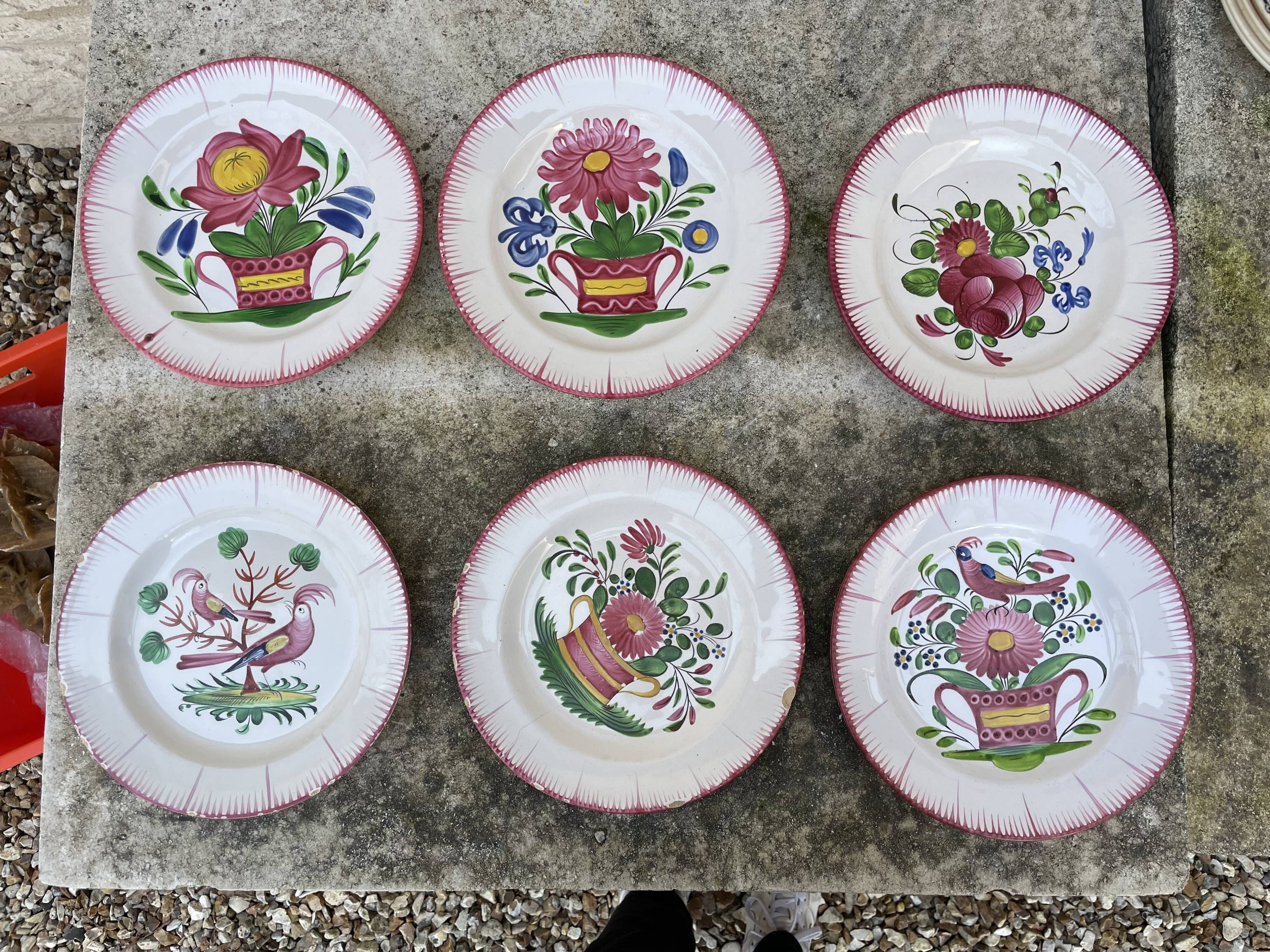 Lot de 6 assiettes anciennes à motif floral