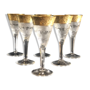 6 verres à vodka et liqueurs.