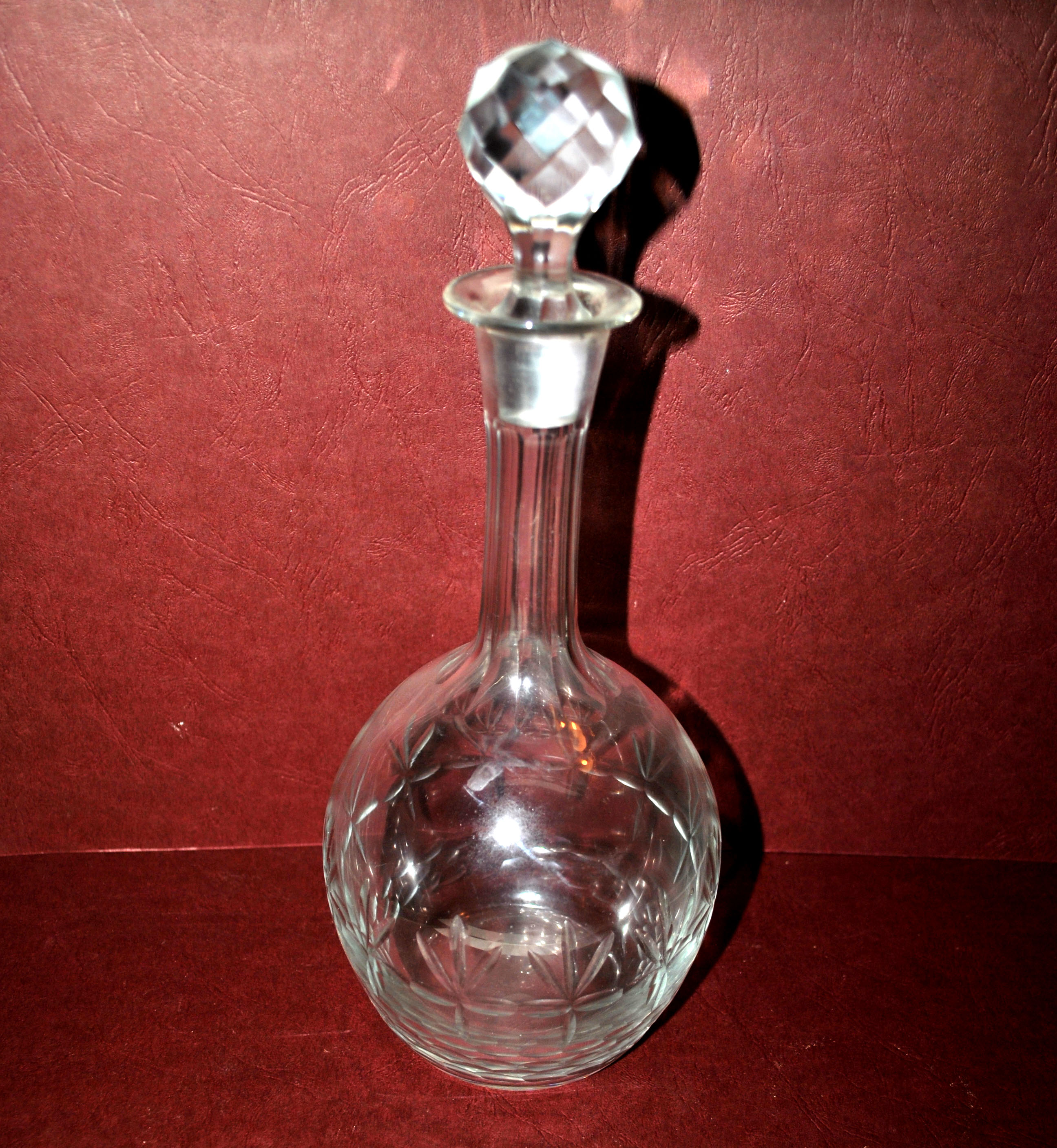 Vintage crystal decanter cut from star bevels and rice grains 1920-1930 bistrot