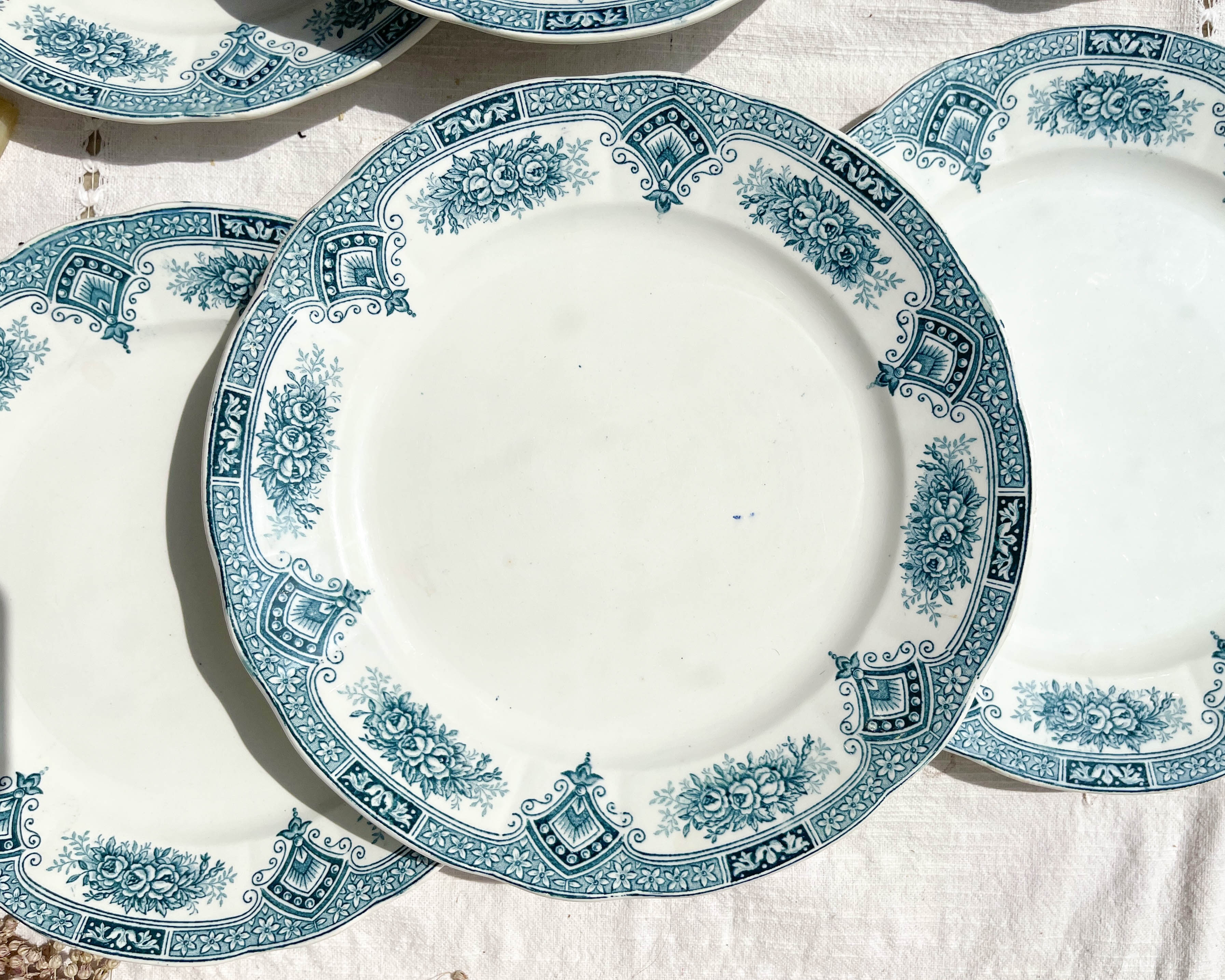 6 vintage flat plates iron earth onnaing model "spring"