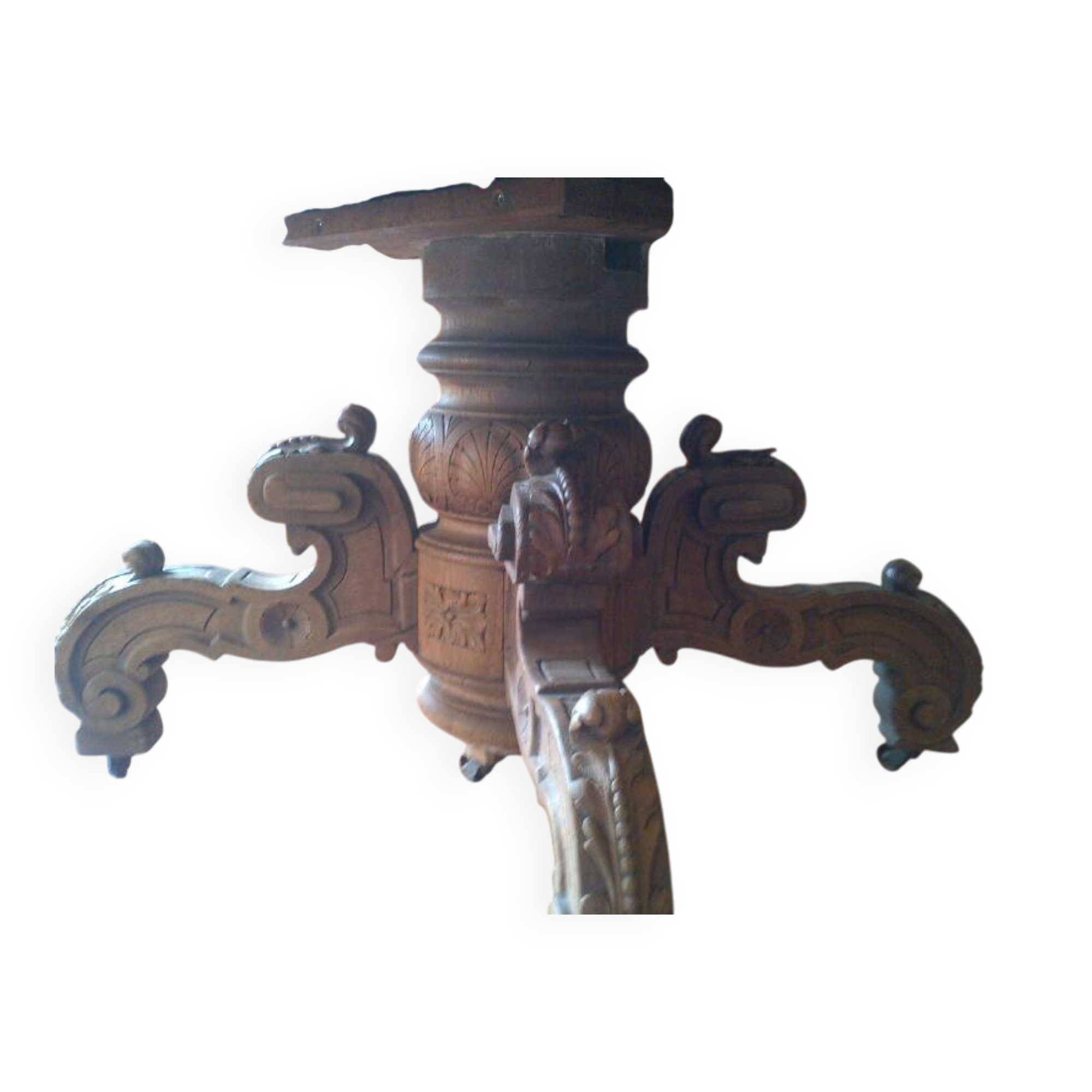 Large antique table in solid oak with a superb carved base.