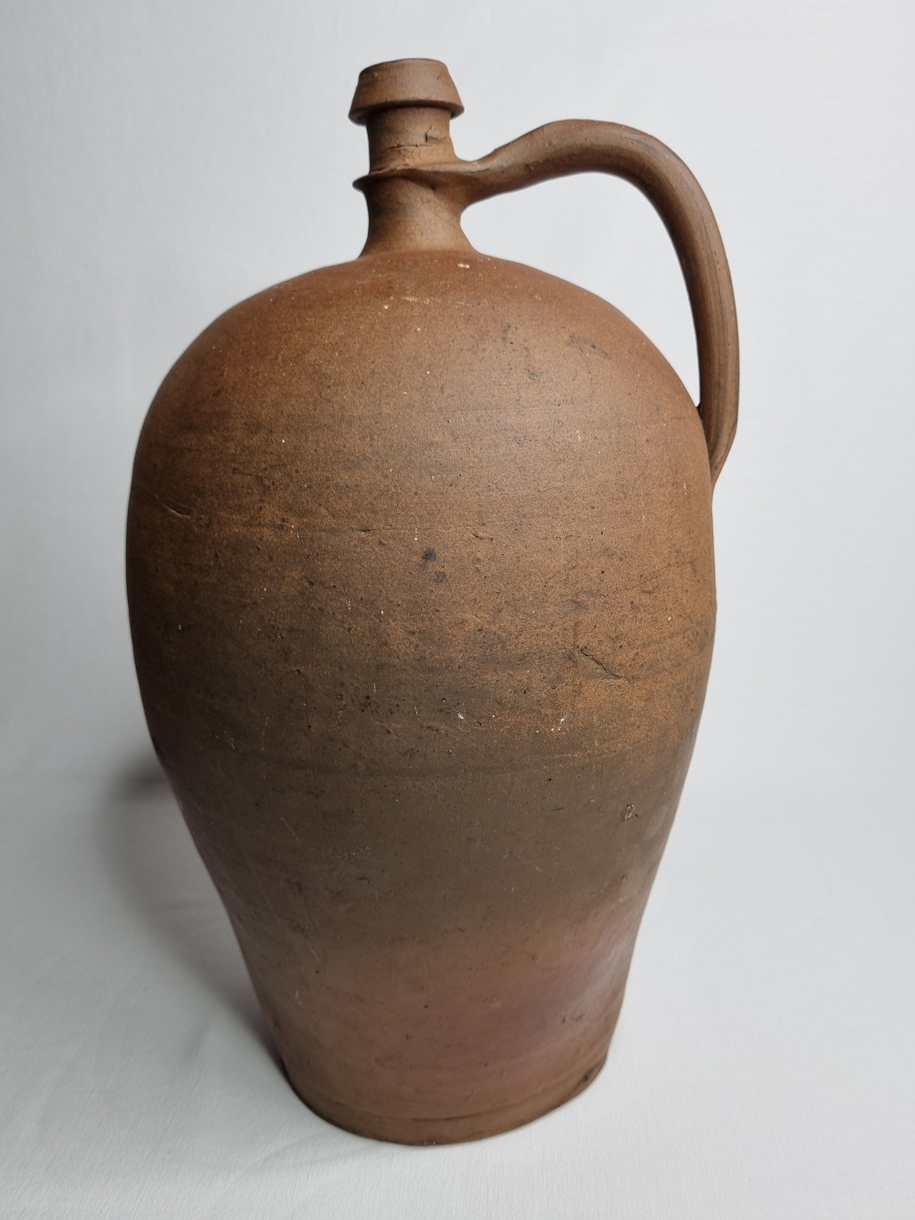 Pair of terracotta ladies-jeannes, 44 cm