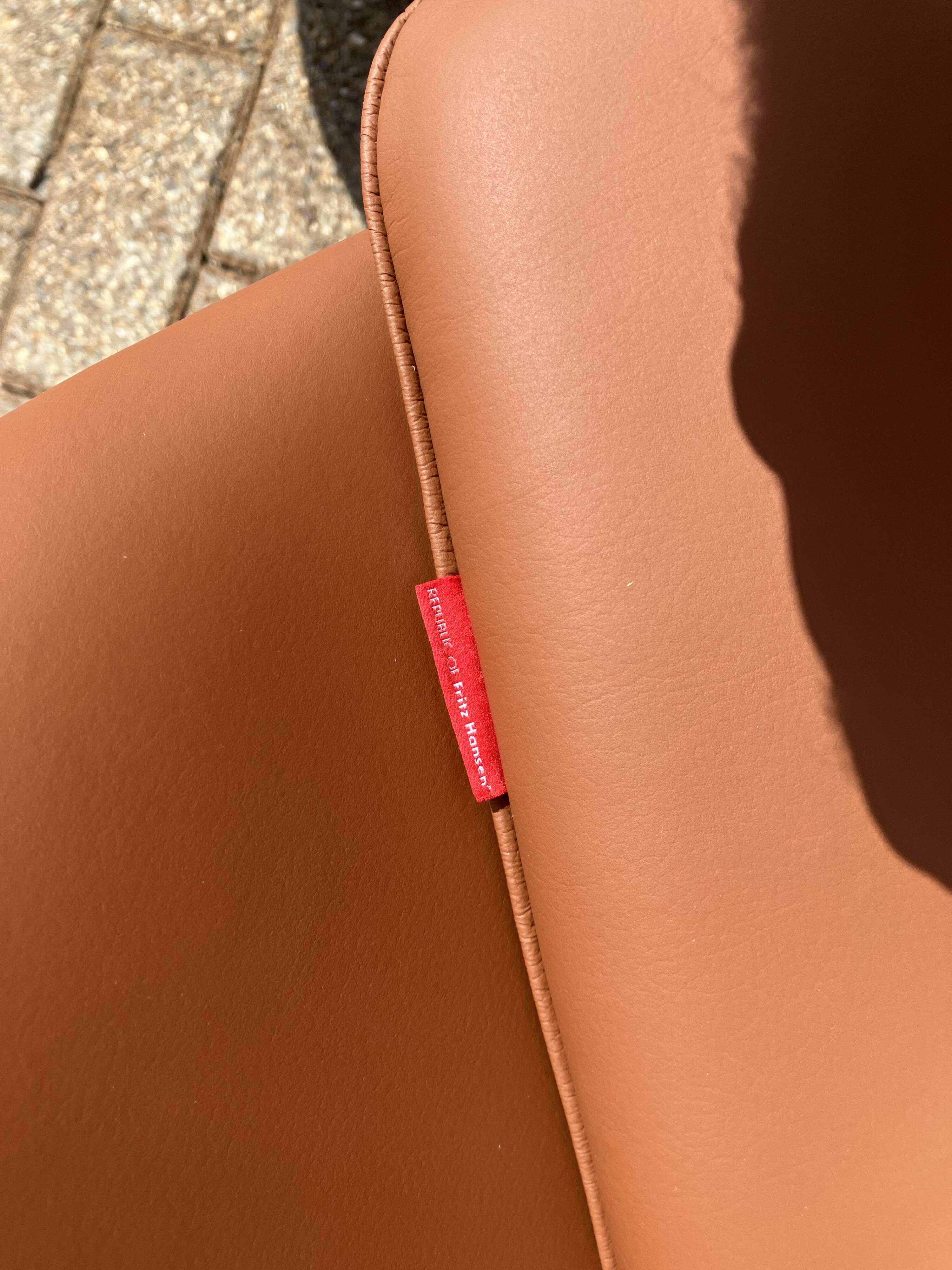 2x Fritz Hansen Egg Chair +1x Ottoman in Cognac leather NIEUW!!