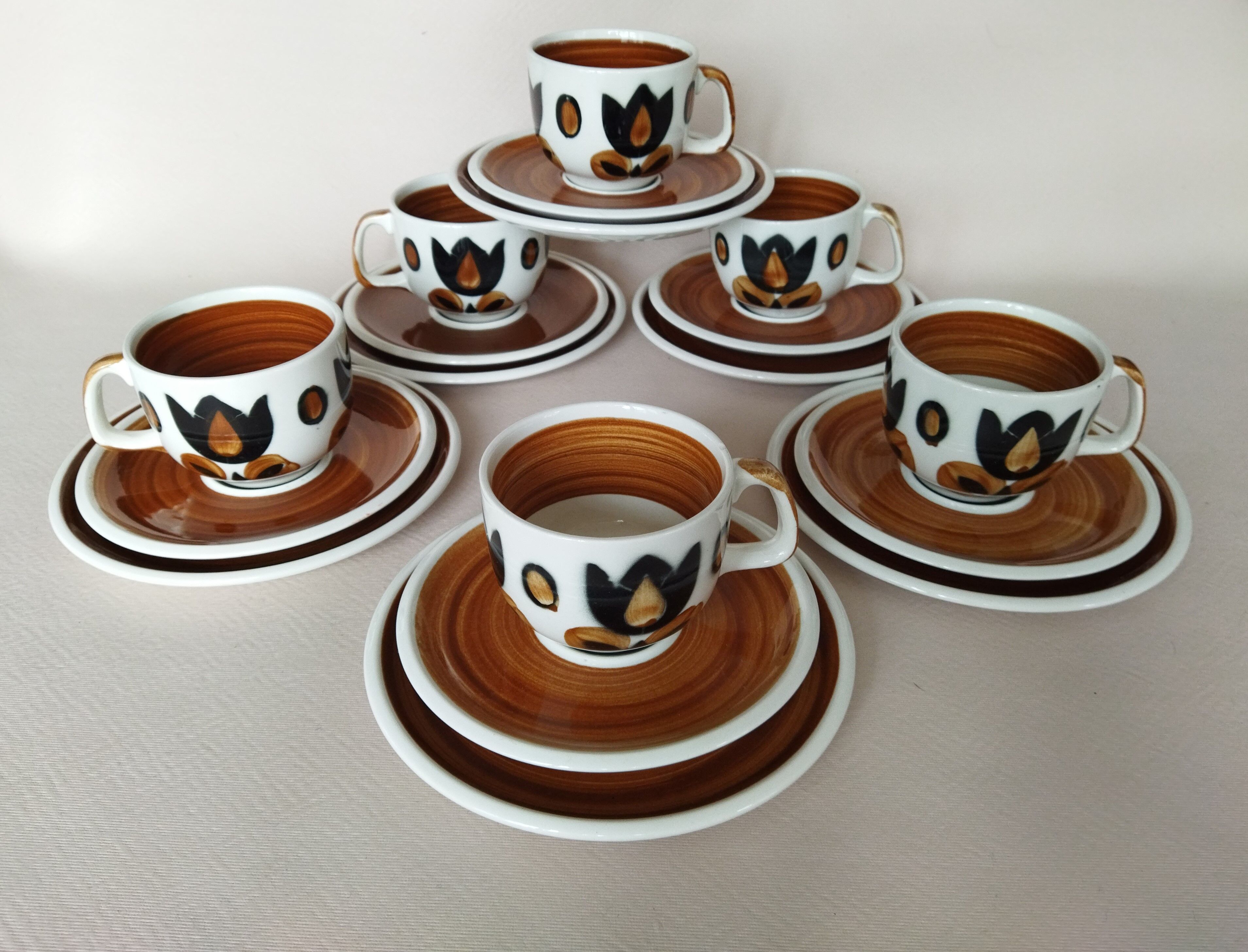 6 cups and cake plates Kimono Boch La Louvière