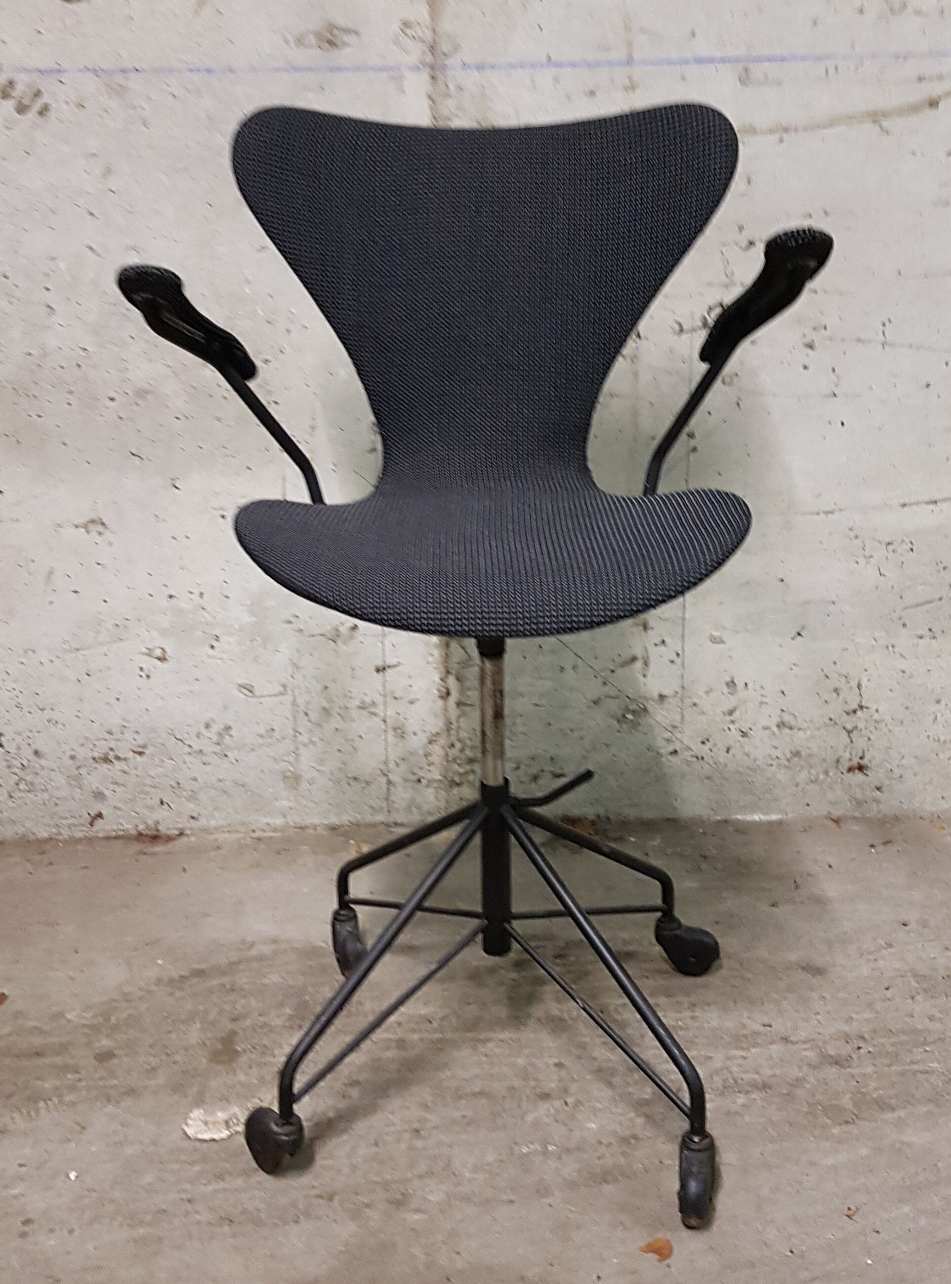Office Chair "series 7" to arms, Arne JACOBSEN - 1963