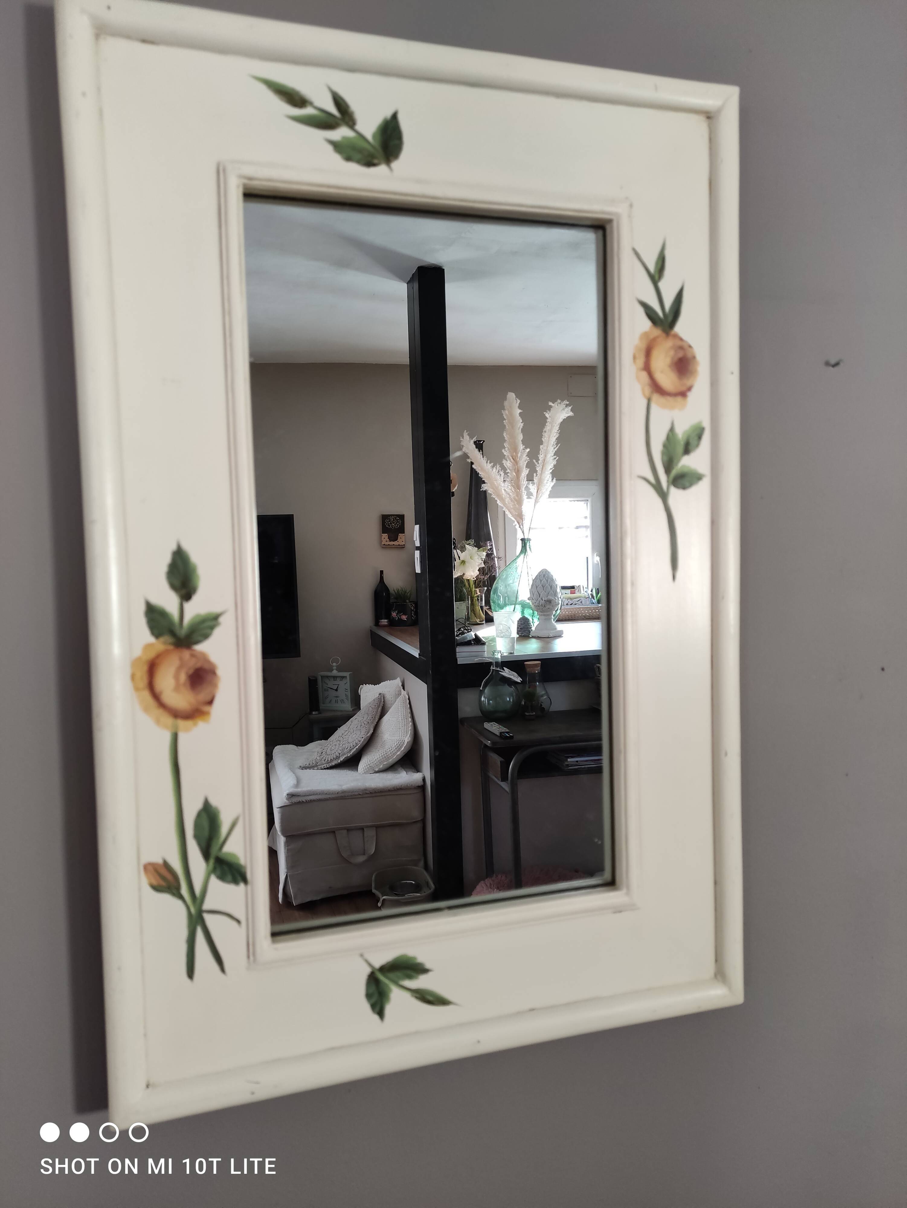 Vintage rectangular mirror in painted wood cream decoration yellow pinks