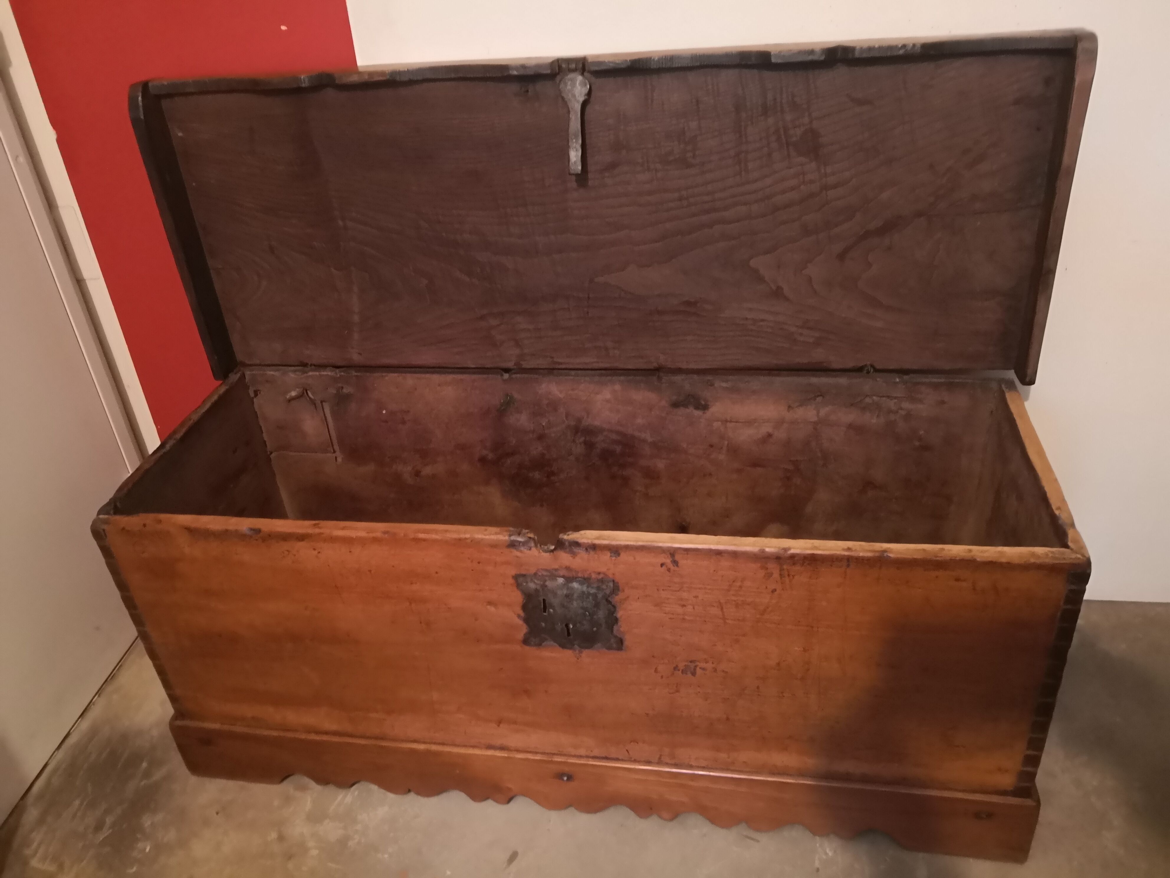 Solid wood chest