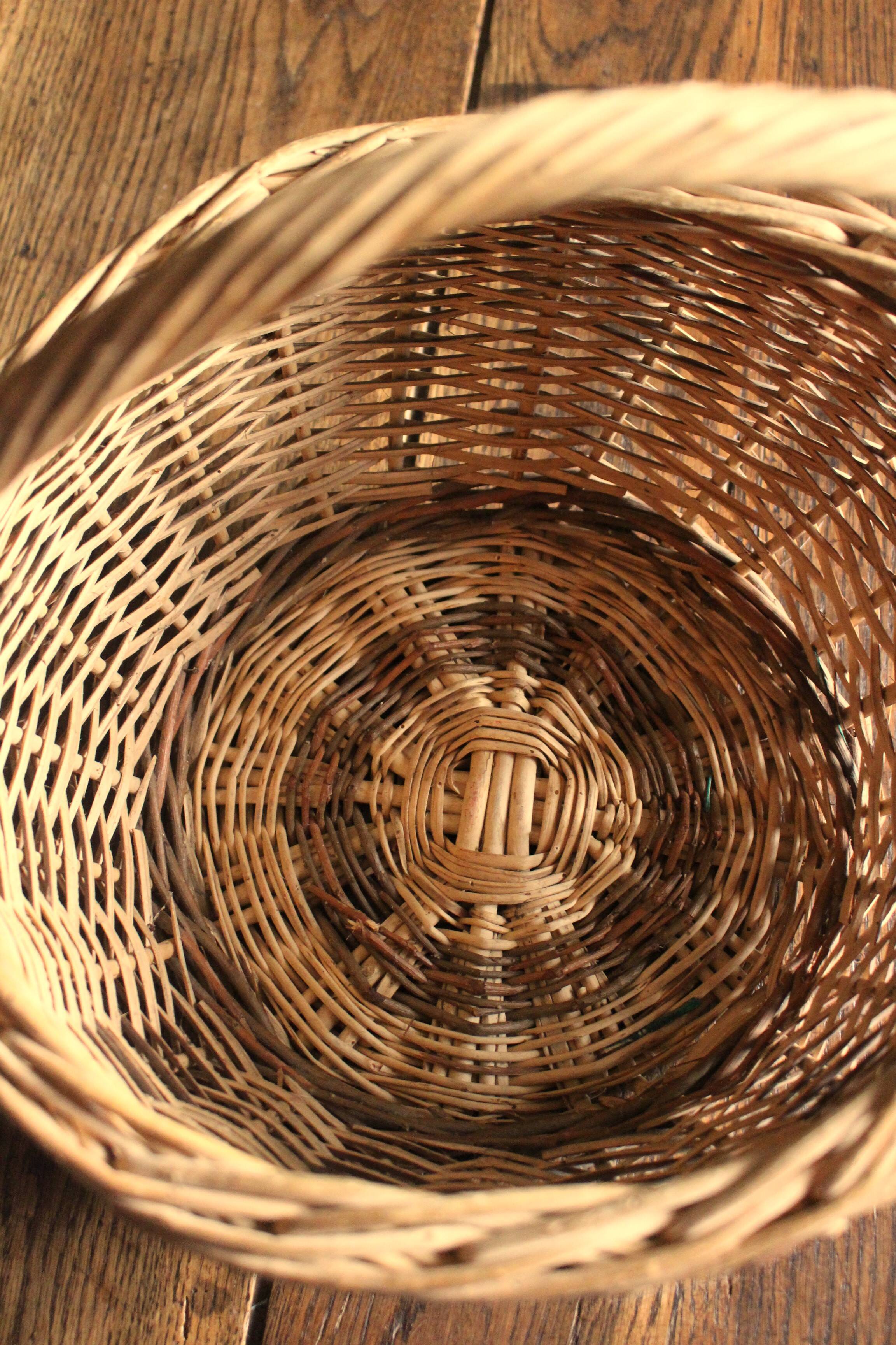 Large round vintage wicker basket