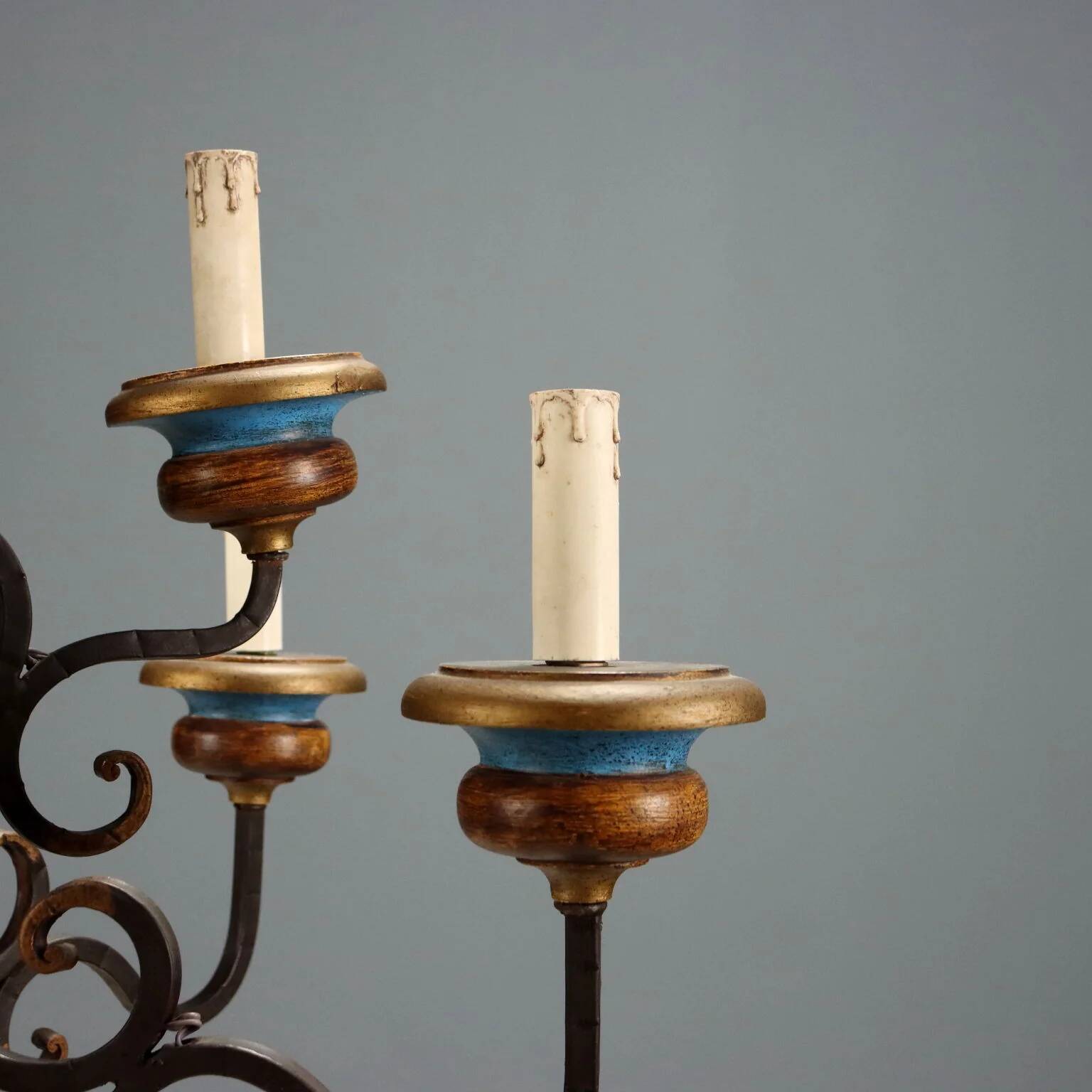 Antique wooden and brass chandelier with 9 lights, Italy, 20th century.