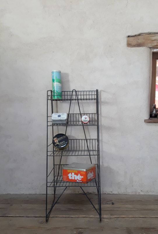 Display metal store shelves