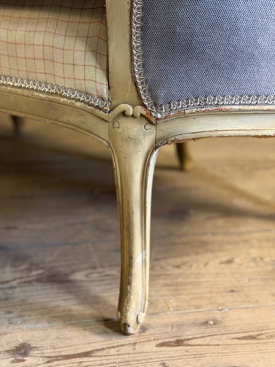 Louis XV style carved and painted wooden basket seat, 19th century.