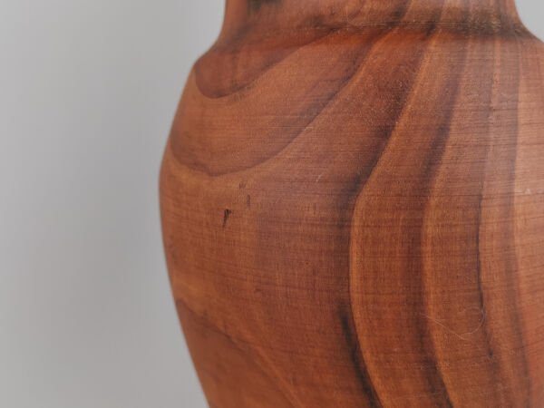 Vase en bois tourné dans la masse fabrication artisanale