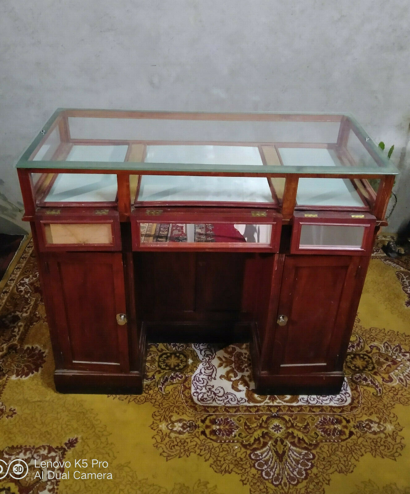 Emile Hoch window counter
