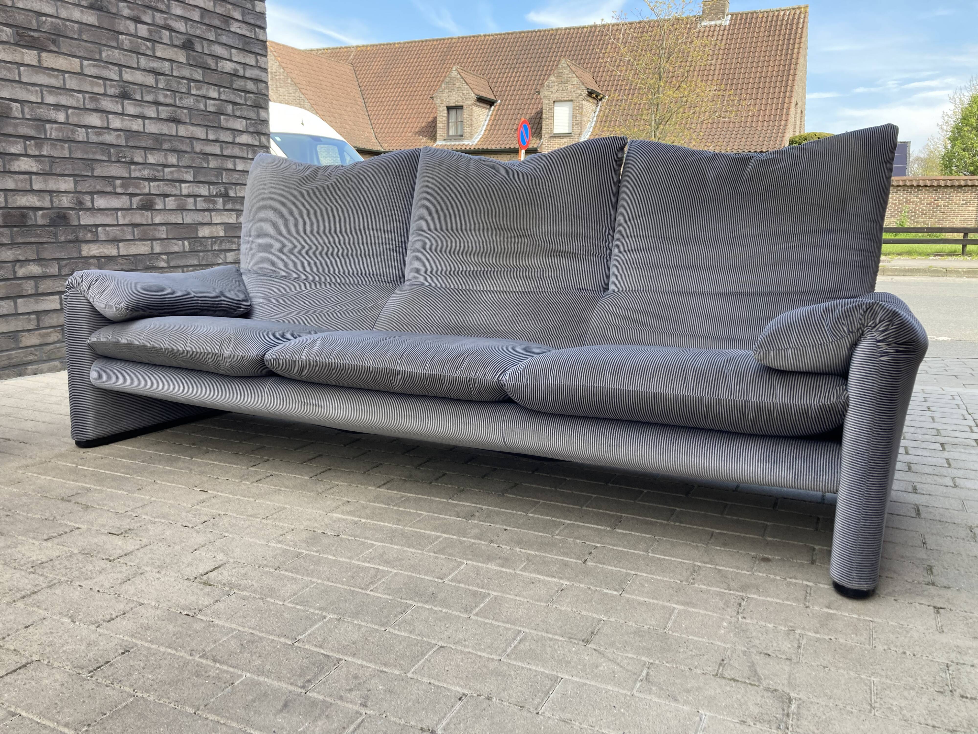Set of 2 Maralunga sofas by Vico Magistretti for Cassina