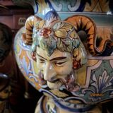 Nevers Montagnon: pair of columns with their basins decorated in the antique style.