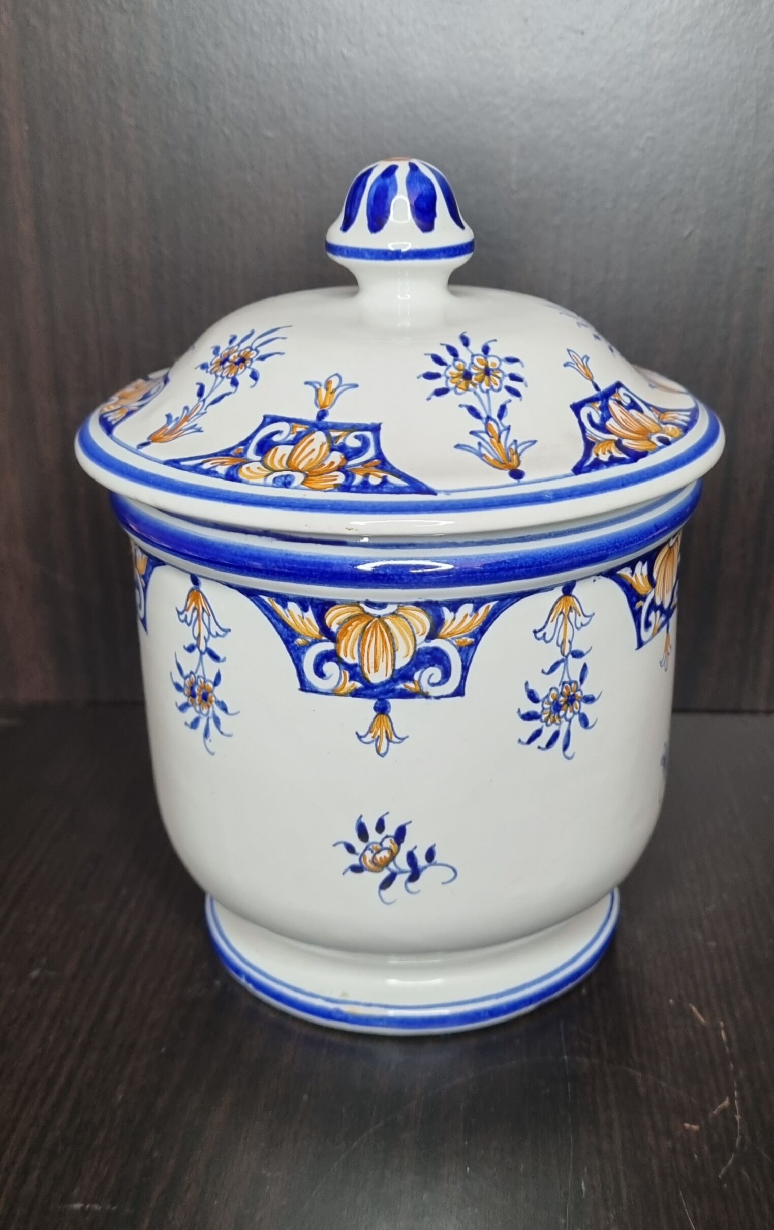 Pharmacy pot in Malicorne earthenware