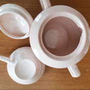 Coffee and tea service in faience of Saint Amand, pink, art deco