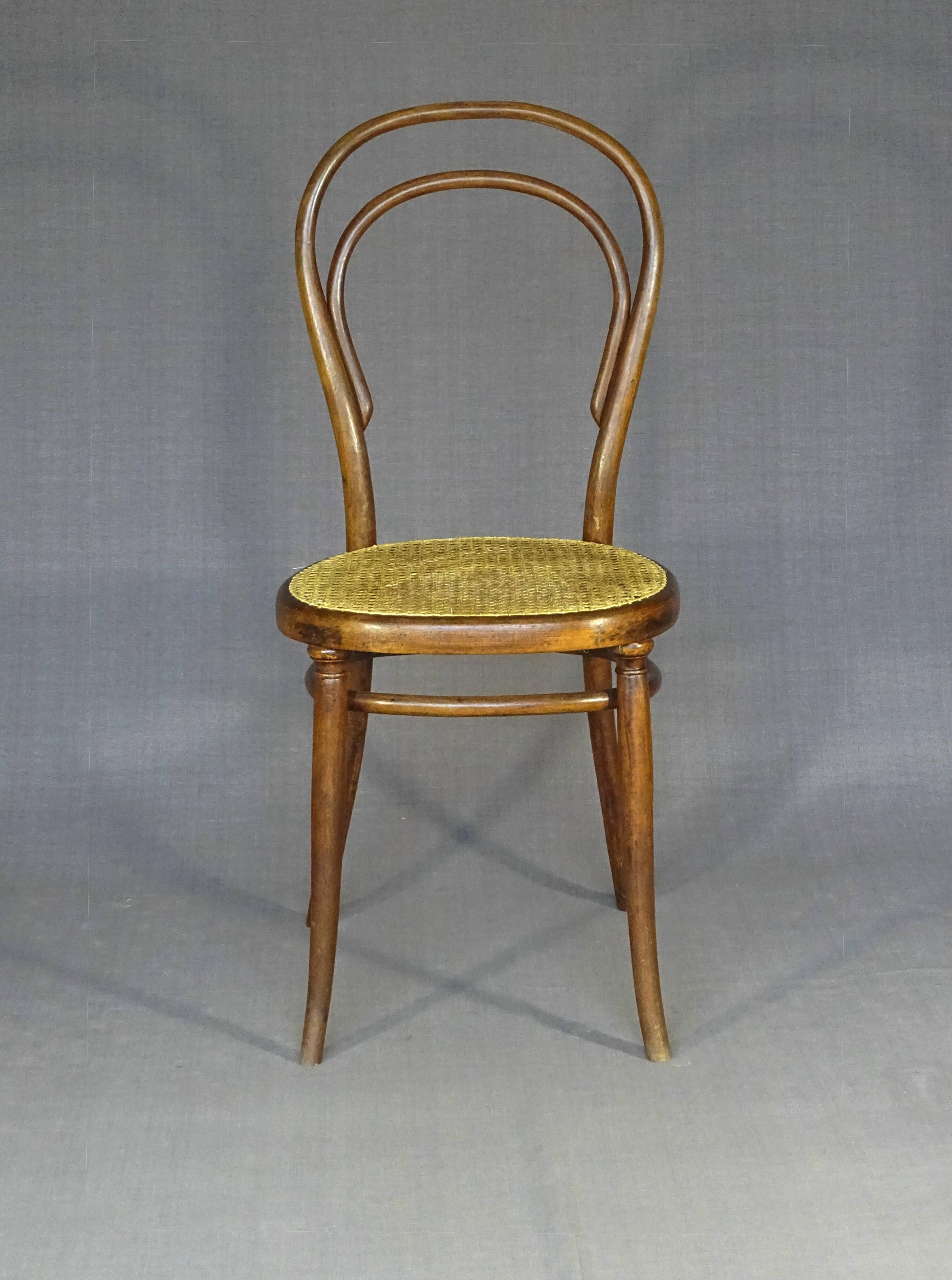 Thonet Chair No. 8 from 1870, original condition. Collector's item.