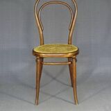 Thonet Chair No. 8 from 1870, original condition. Collector's item.