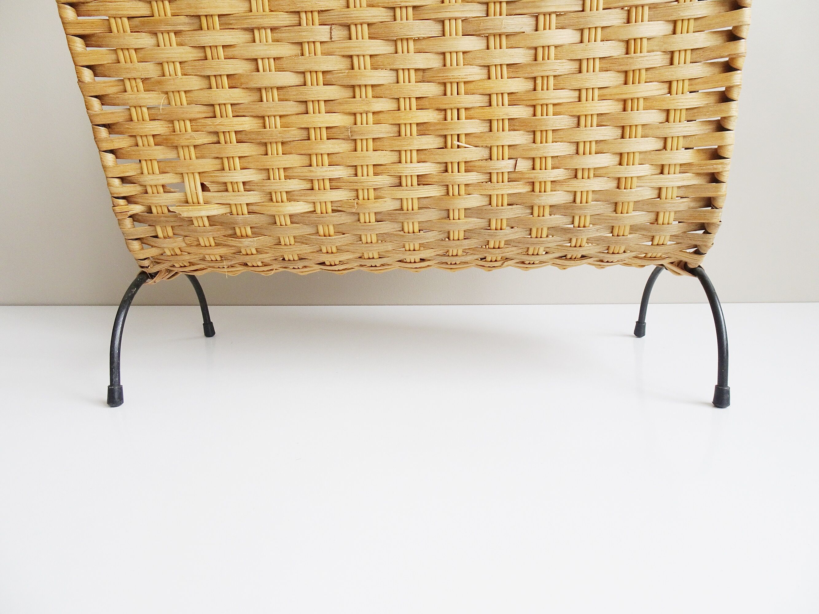 Magazin rack made of rattan and iron