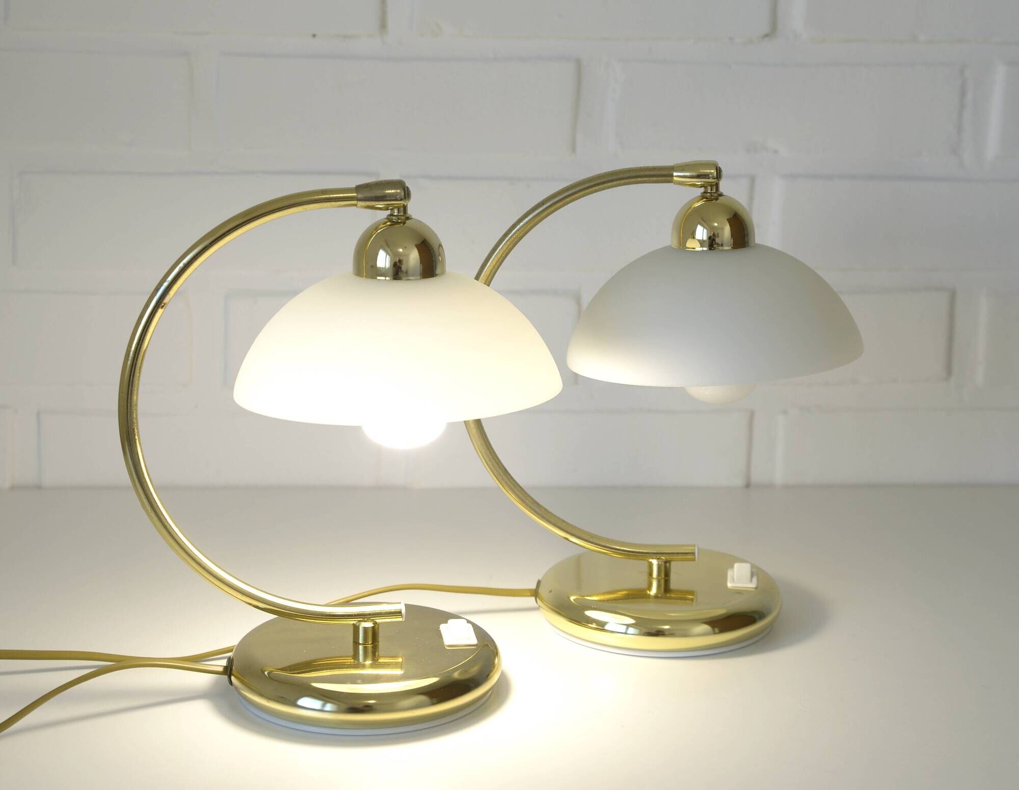 Pair of Vintage Elegant Desk Lamps Bedside Lamps Gold Metal and Glass