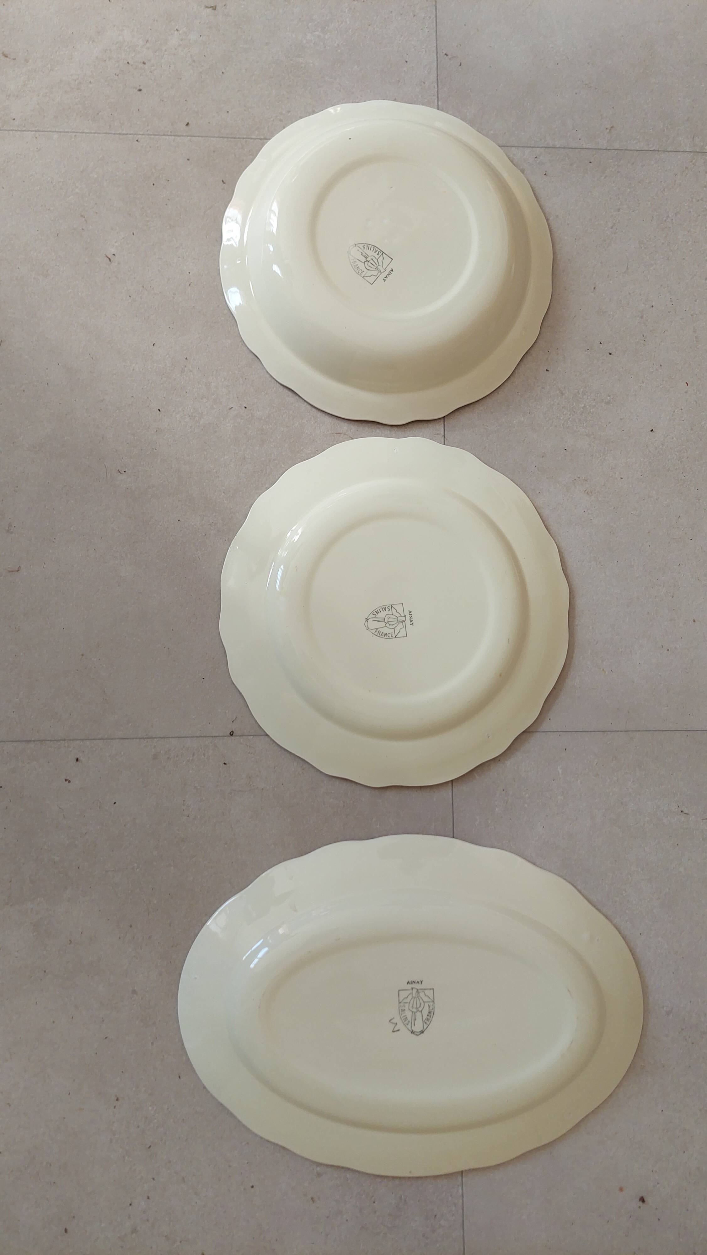 complete service in yellow earthenware Ainay Salin France