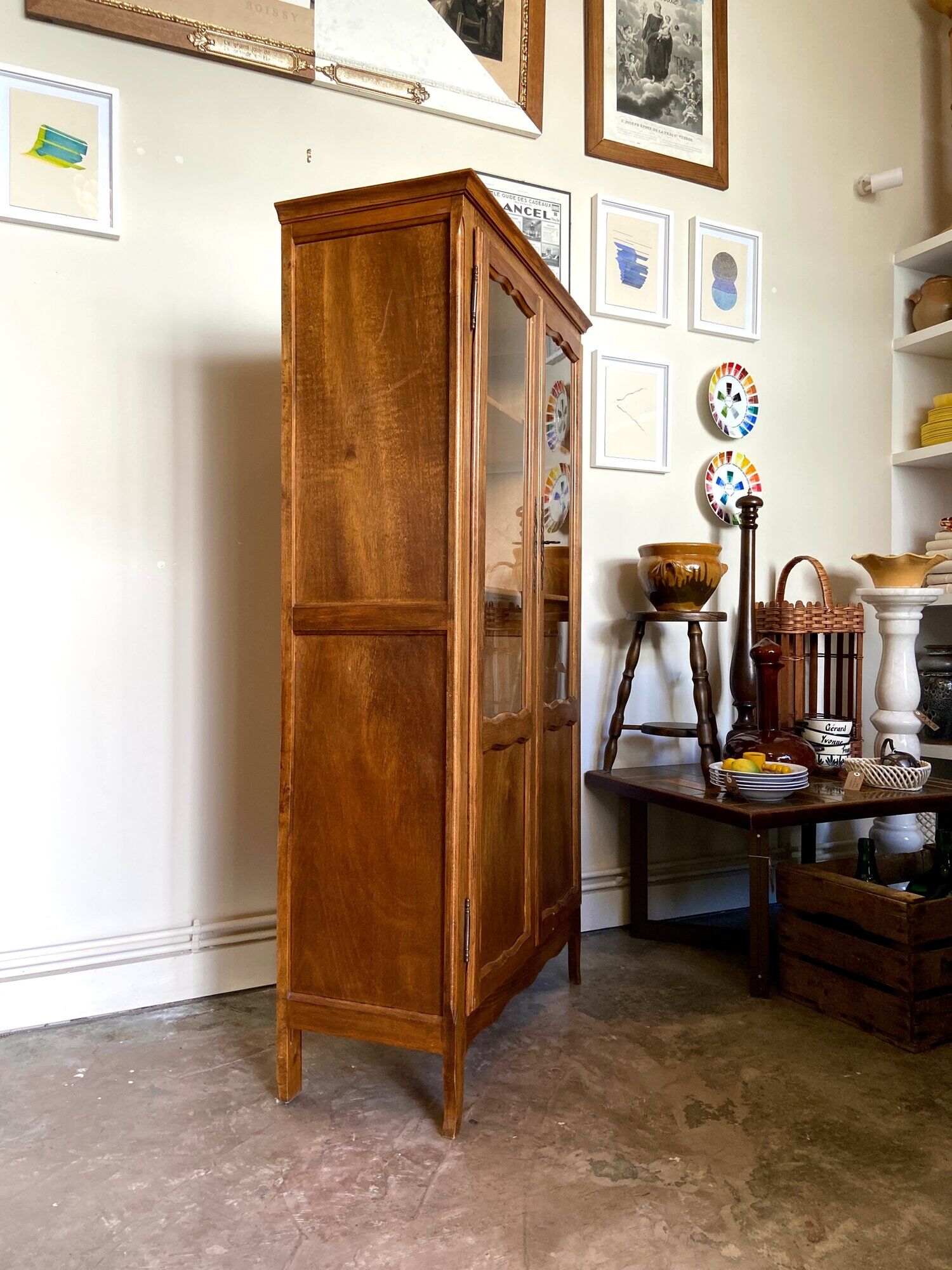 Cupboard, showcase 2 doors in dark wood