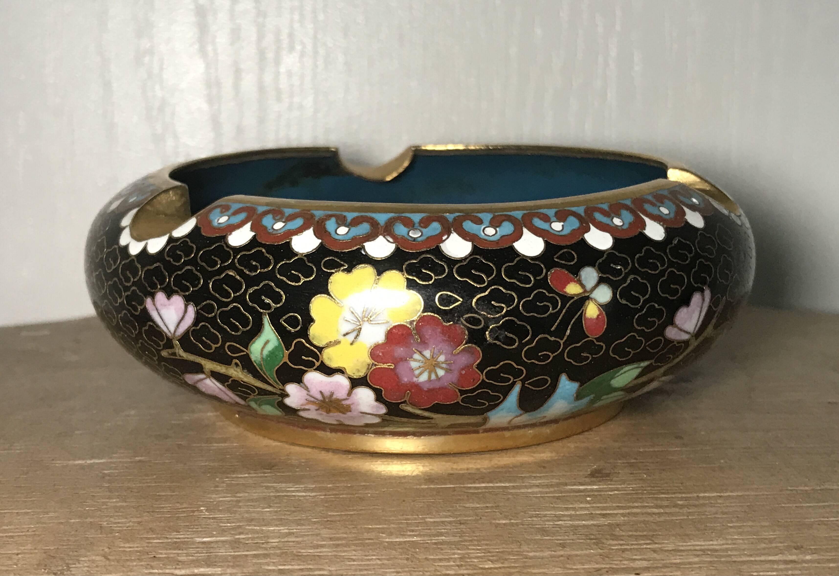 Ashtray, pocket emptier in brass and cloisonné enamel, floral decoration, China
