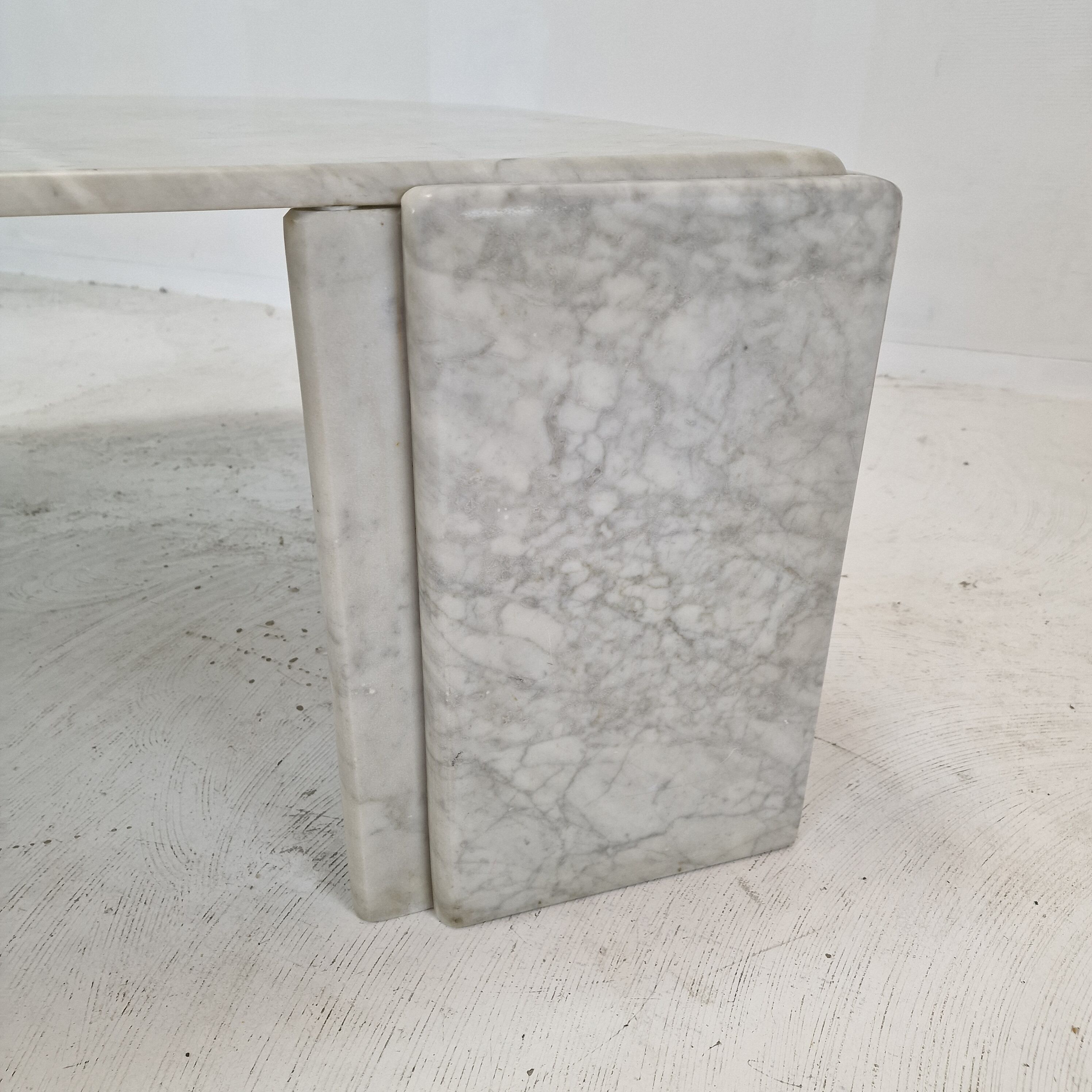 Italian Teardrop Shaped Marble Coffee Table, 1980s