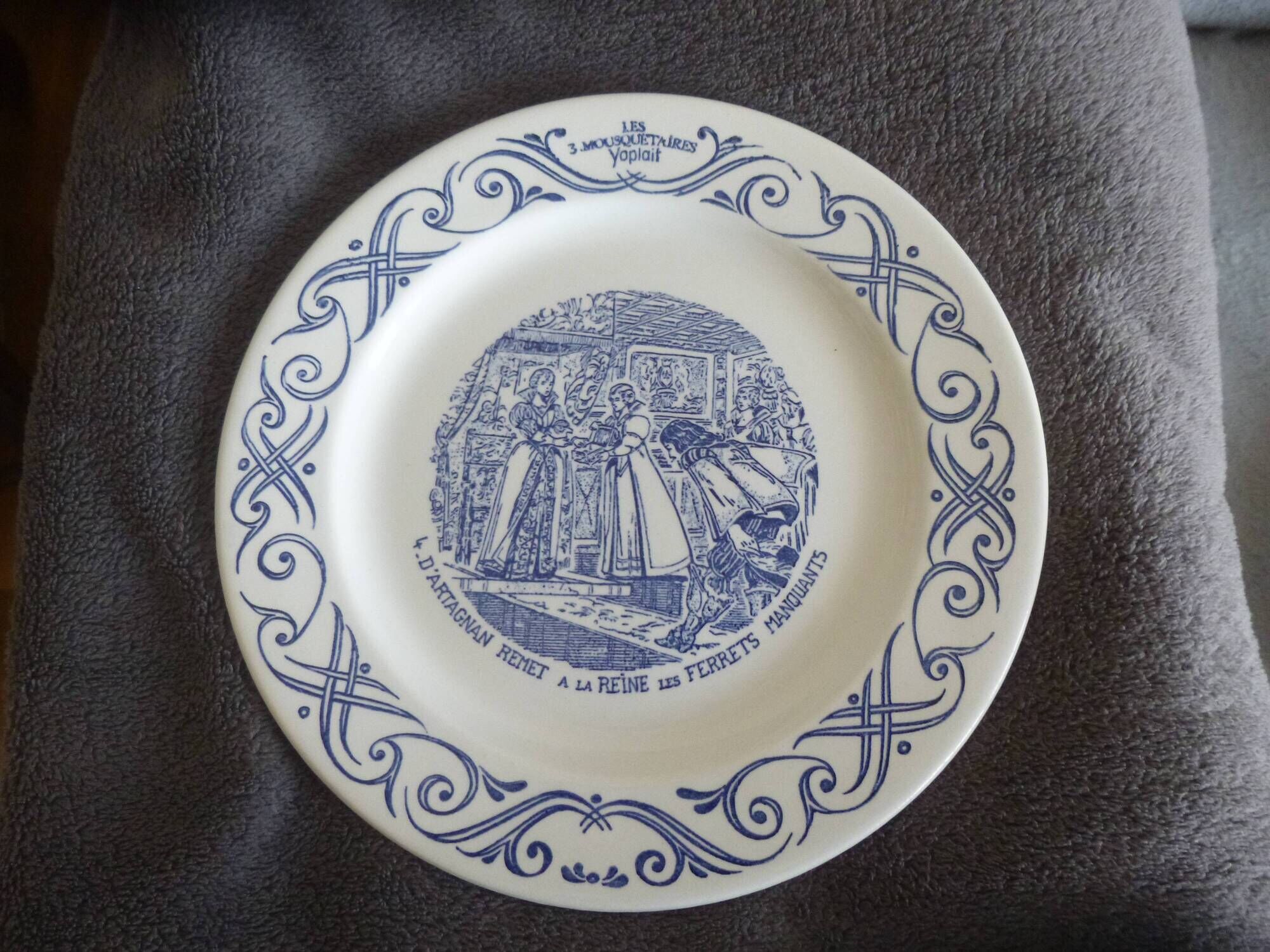 4 assiettes publicitaires Yoplait- Les 3 mousquetaires