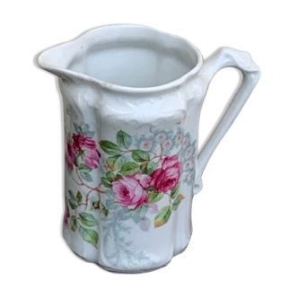 Pot à lait en porcelaine motif de roses ancien