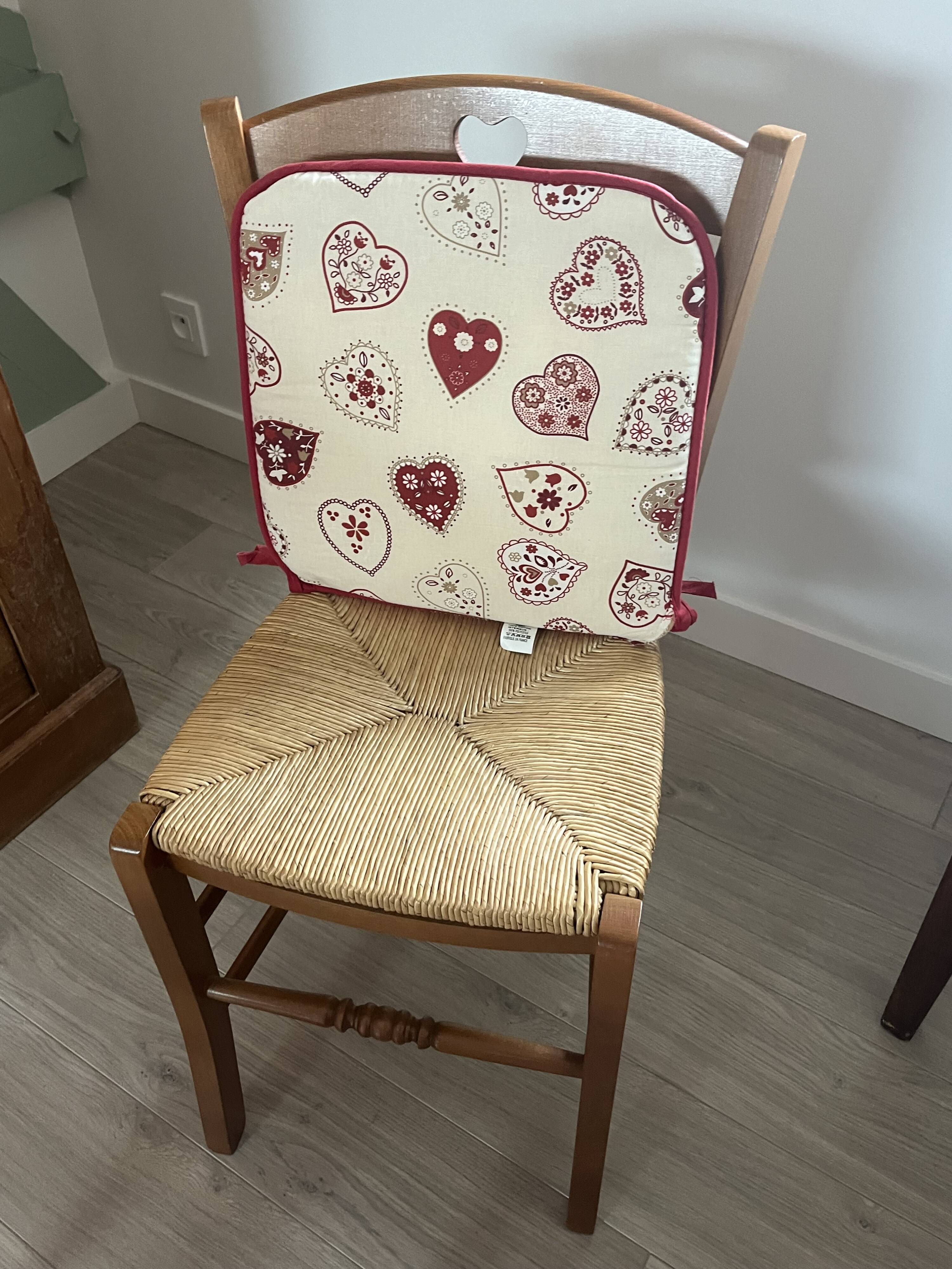 Round solid wood table