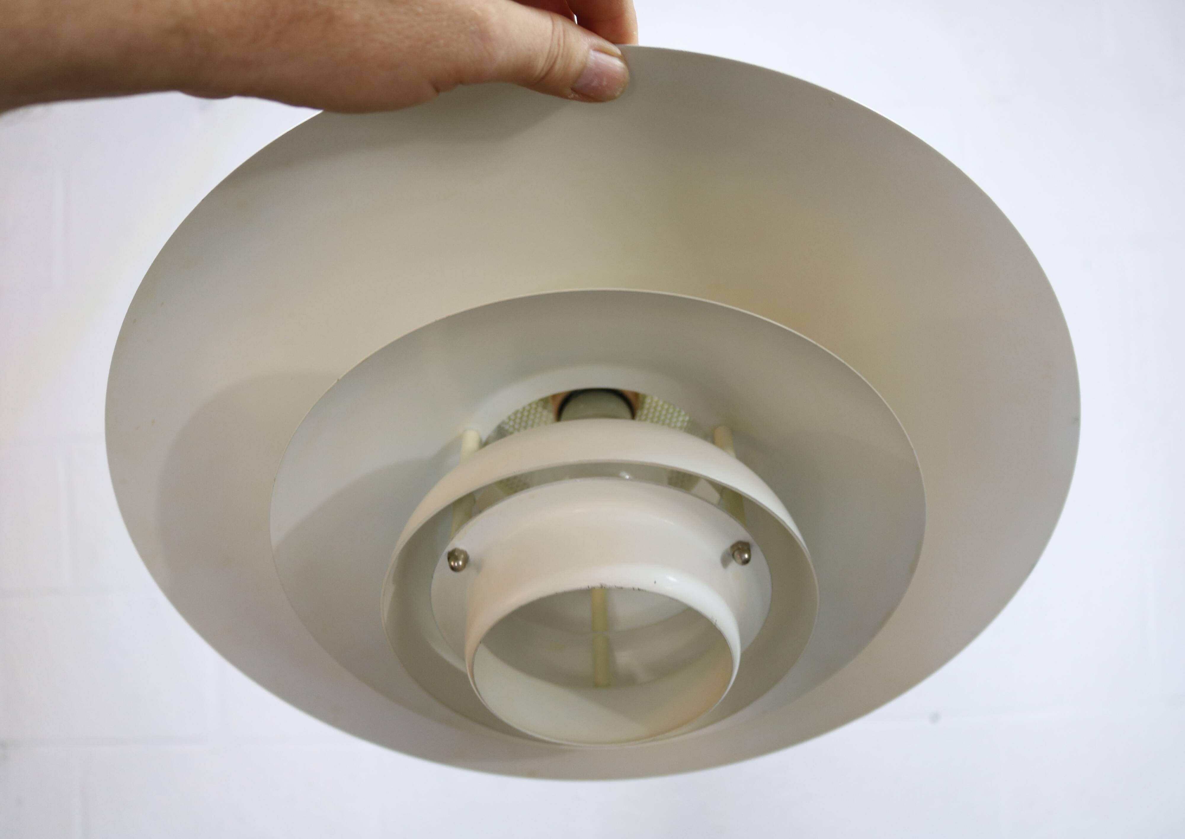 Suspension Jeka danoise blanche/beige - Éclairage moderne du milieu du siècle