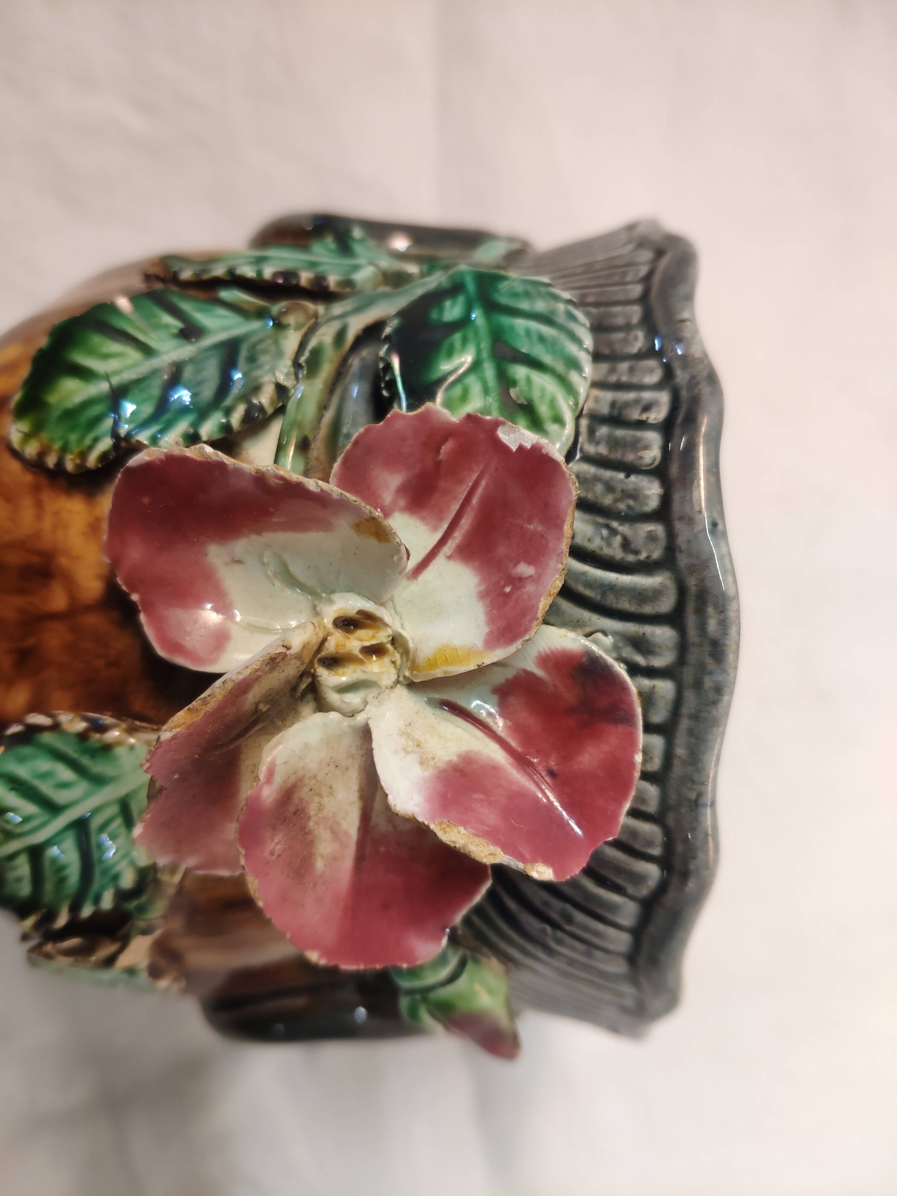 Pot in dabbling floral decoration