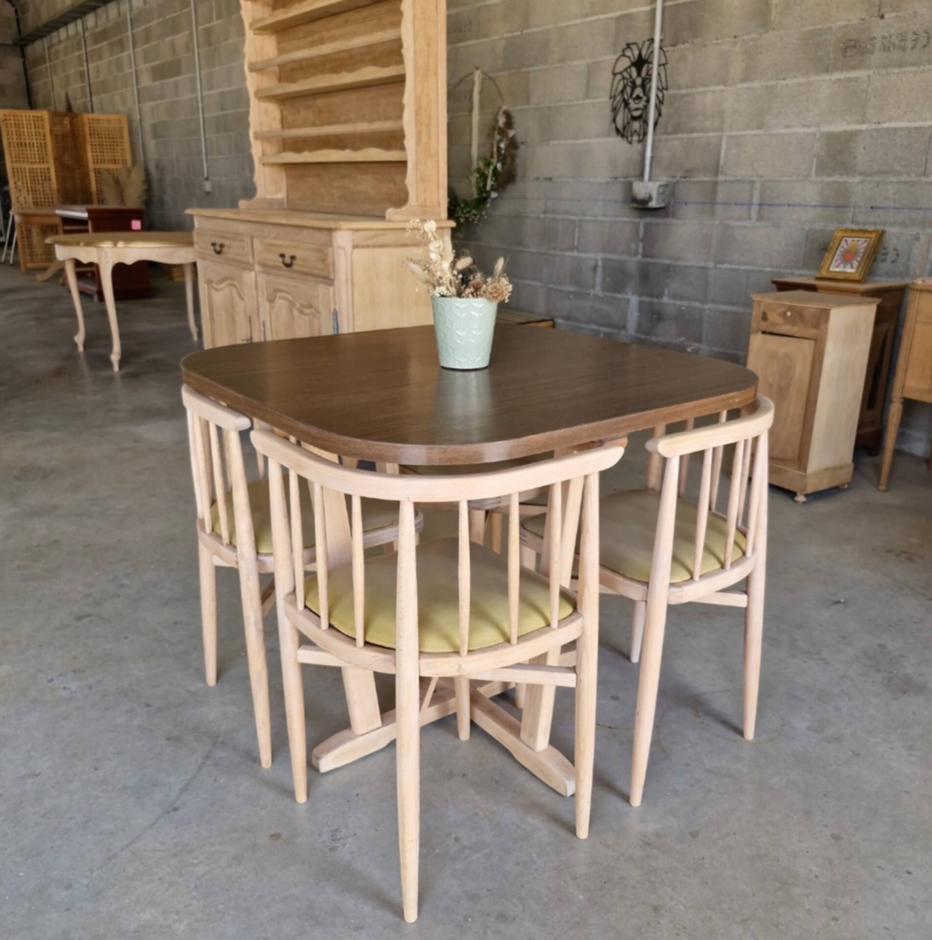 Ensemble vintage attribué à Thonet – table + 4 chaises années 60