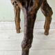 Tabouret brutaliste en ceps de vigne
